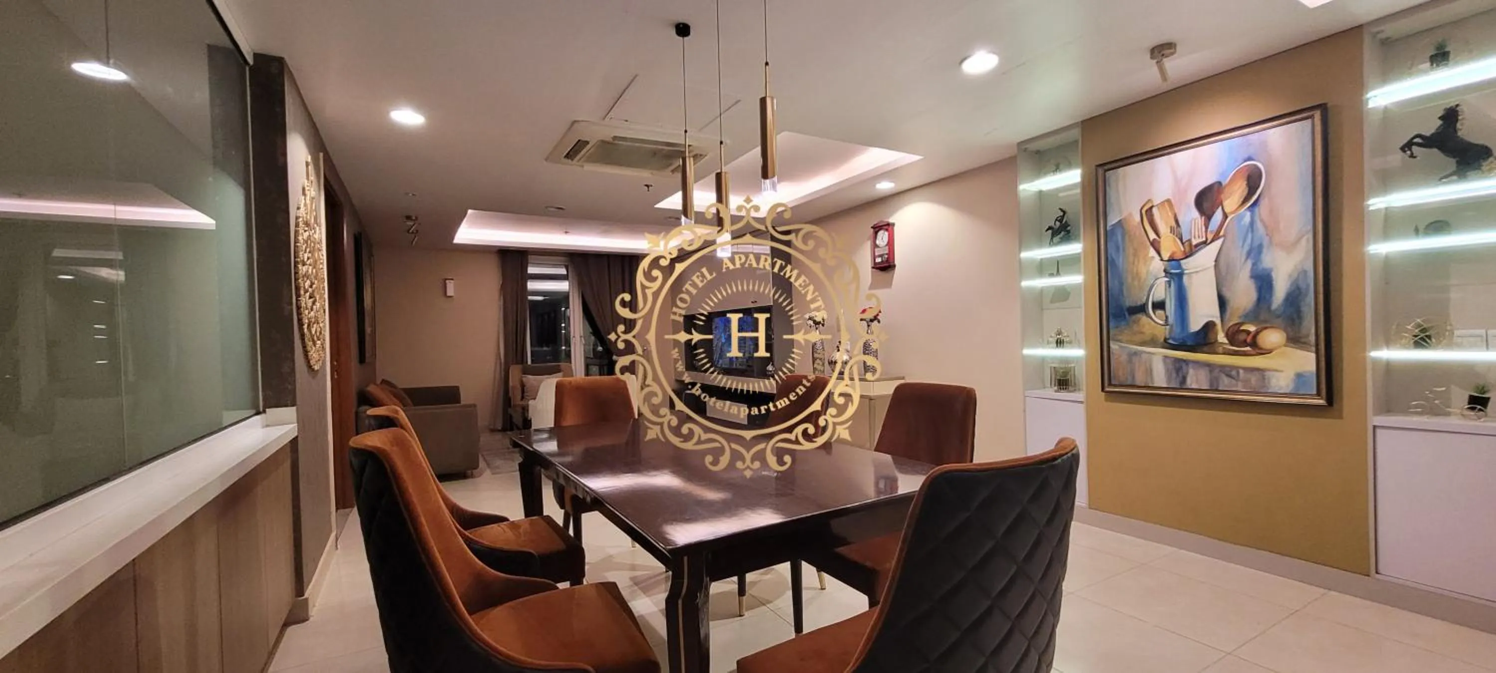 TV and multimedia in Goldcrest Apartments