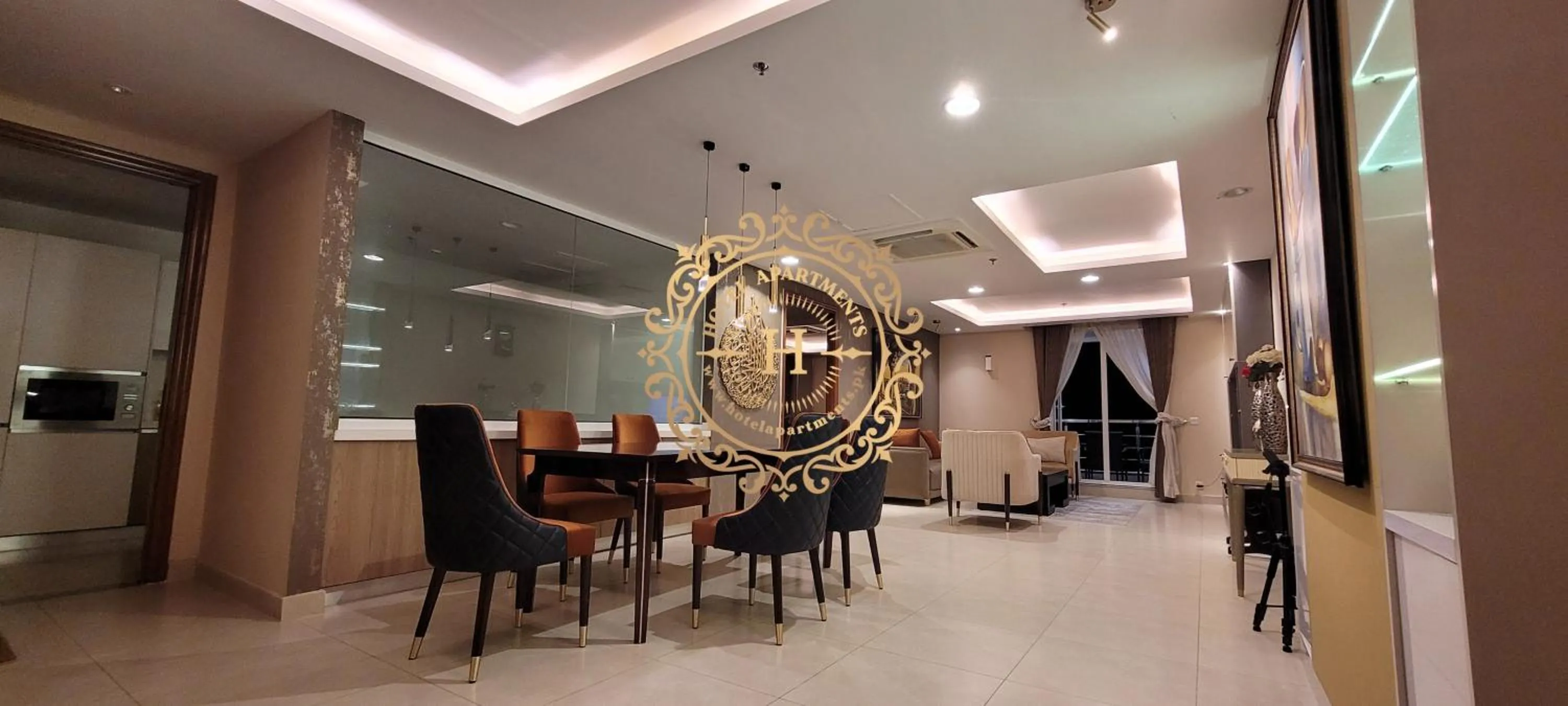 TV and multimedia in Goldcrest Apartments