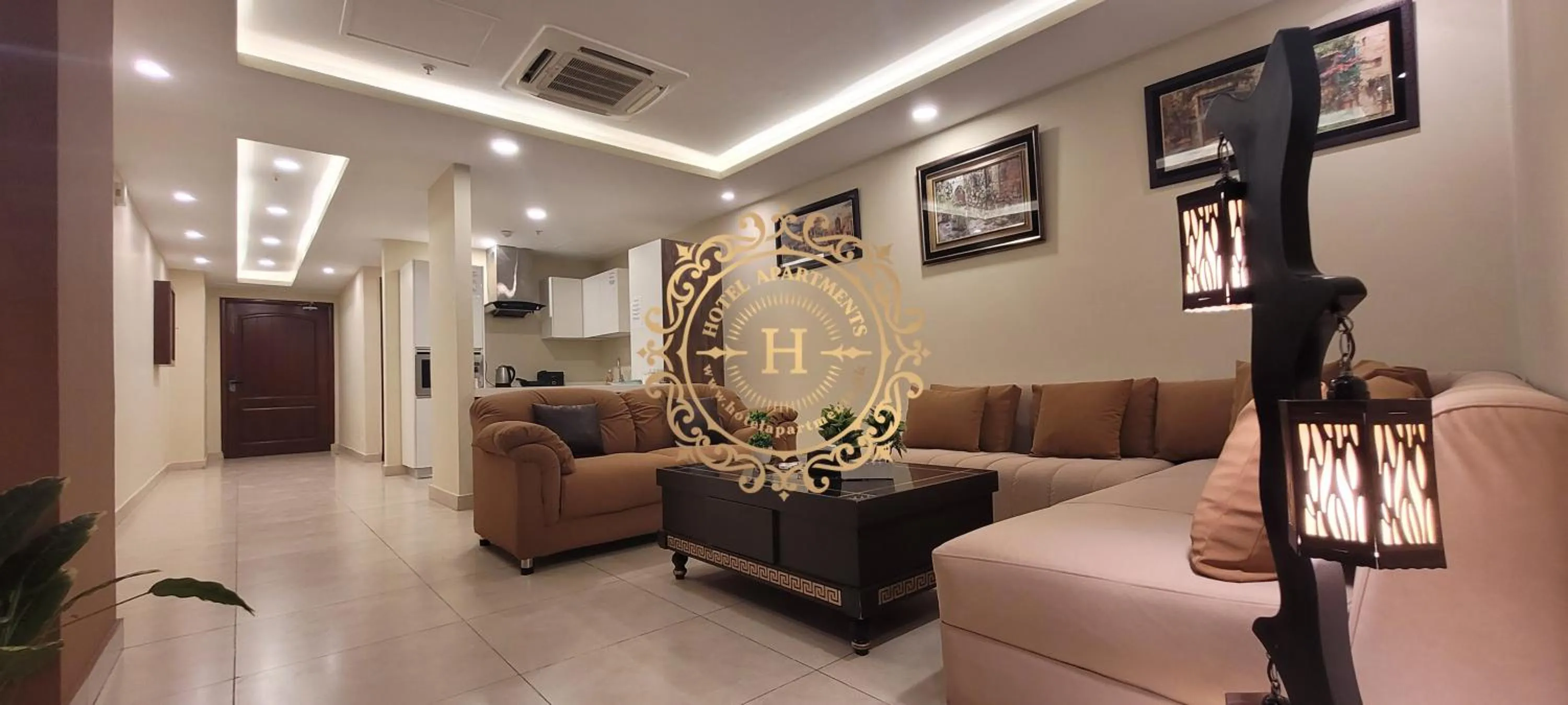 TV and multimedia in Goldcrest Apartments