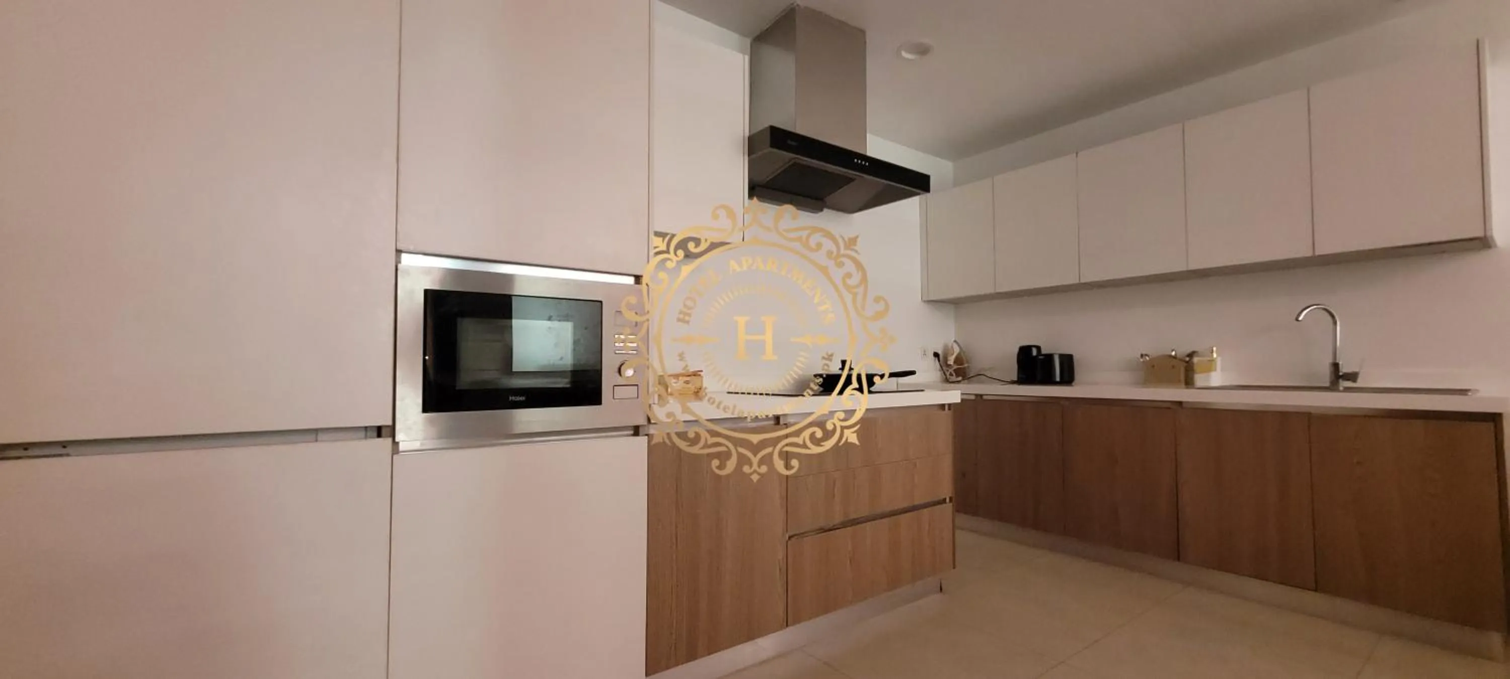 Coffee/tea facilities in Goldcrest Apartments