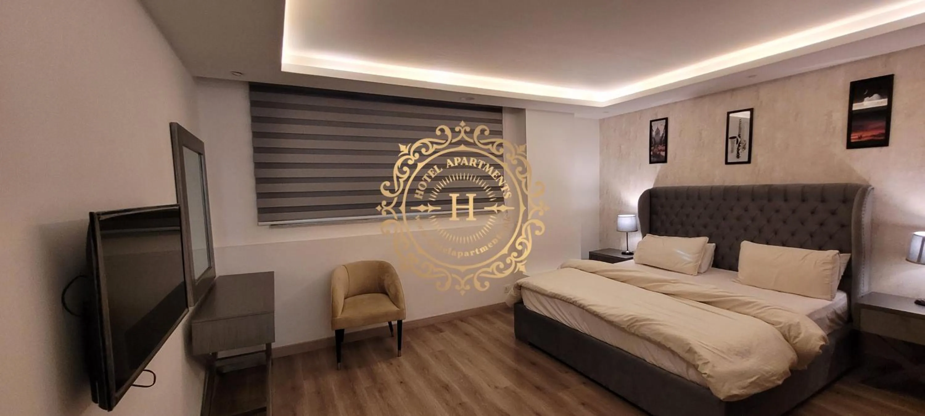 Communal lounge/ TV room, Bed in Goldcrest Apartments