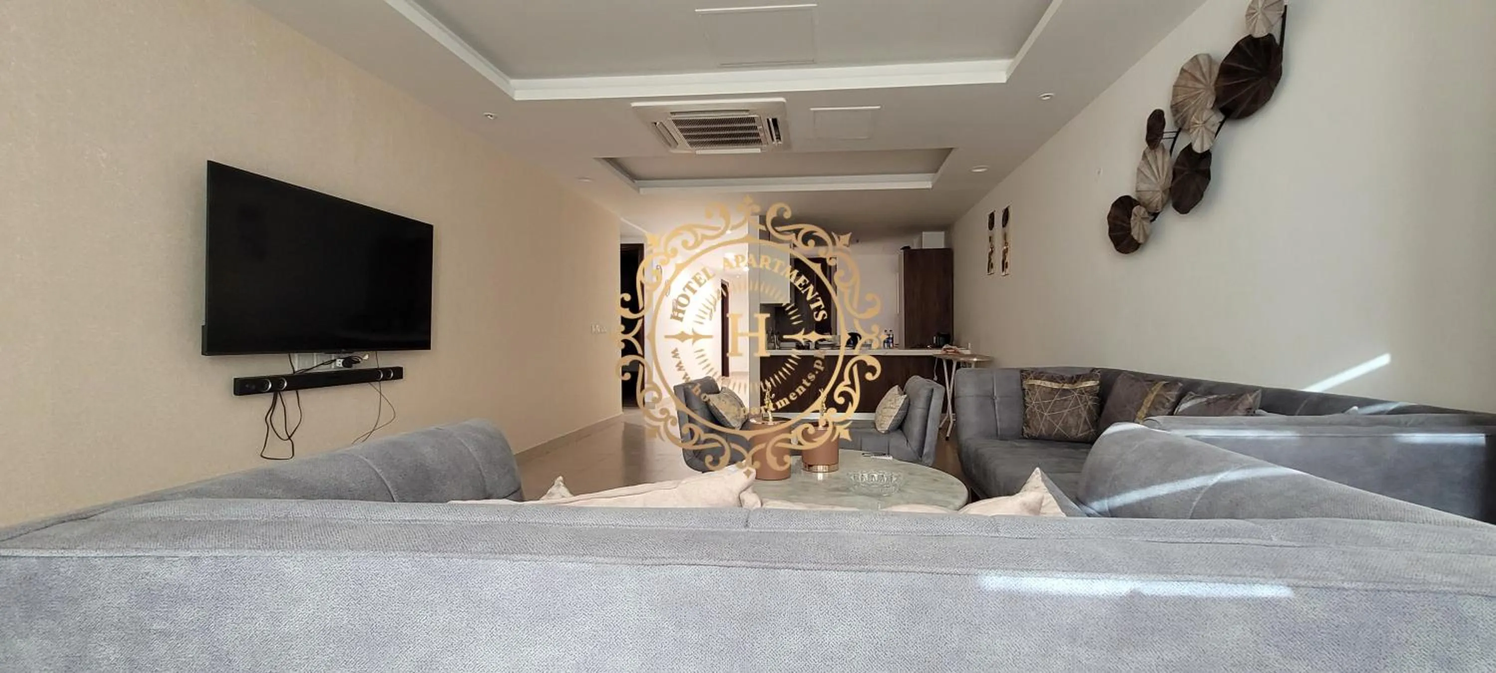 TV and multimedia in Goldcrest Apartments
