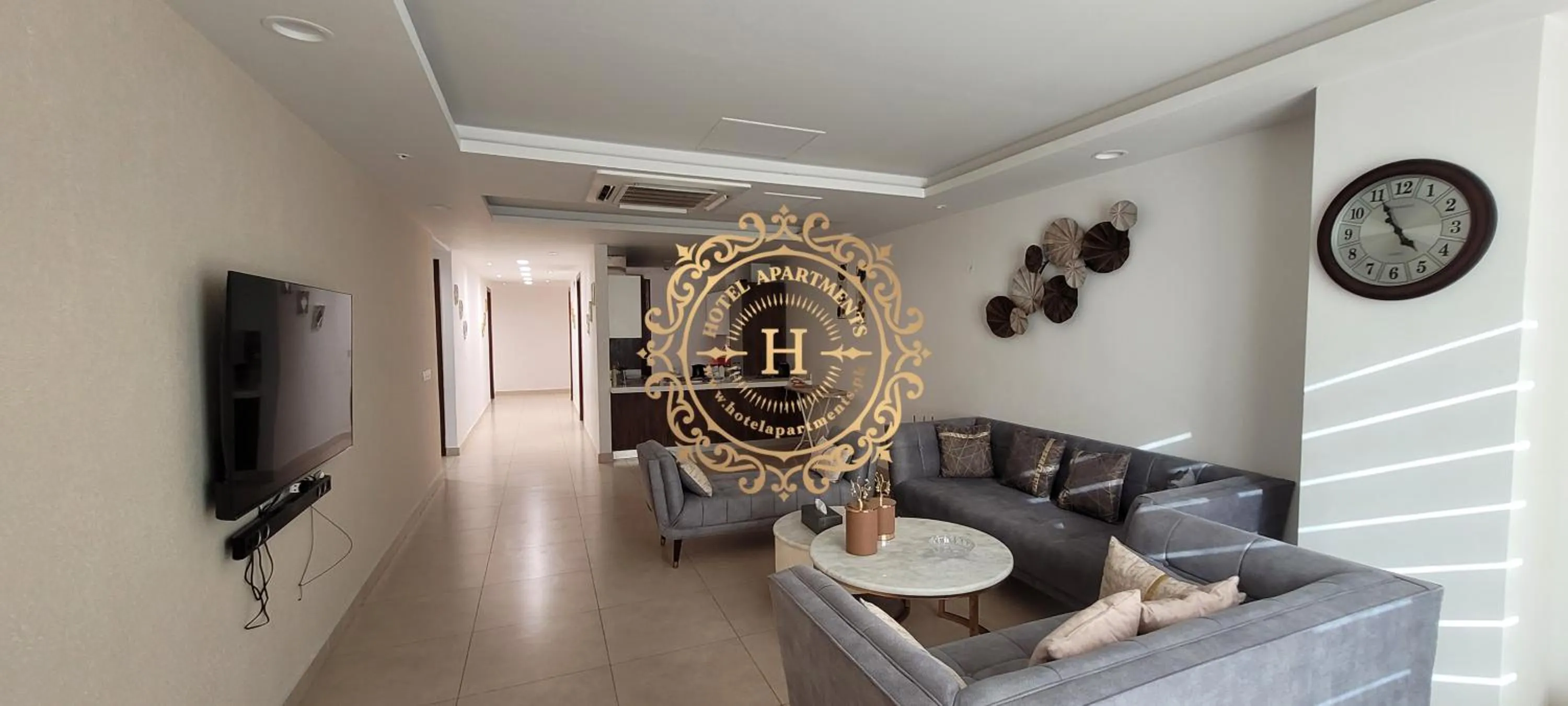 TV and multimedia in Goldcrest Apartments