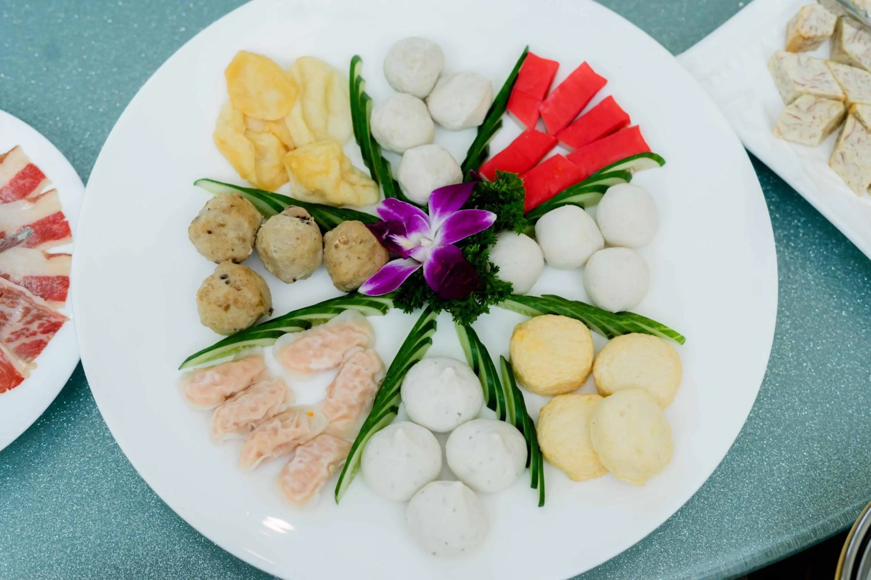 Restaurant/places to eat in Le President Hotel