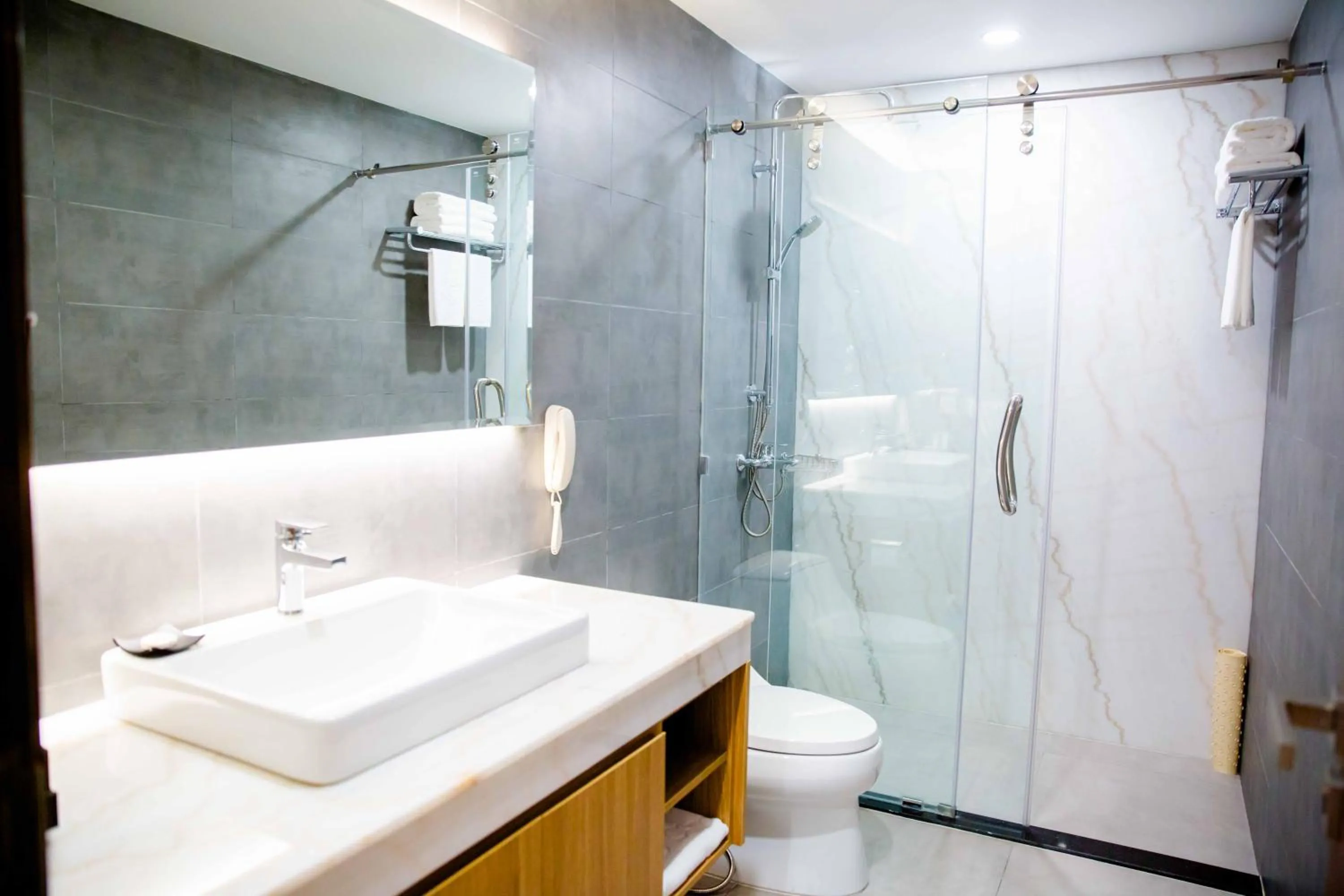 Bathroom in Le President Hotel