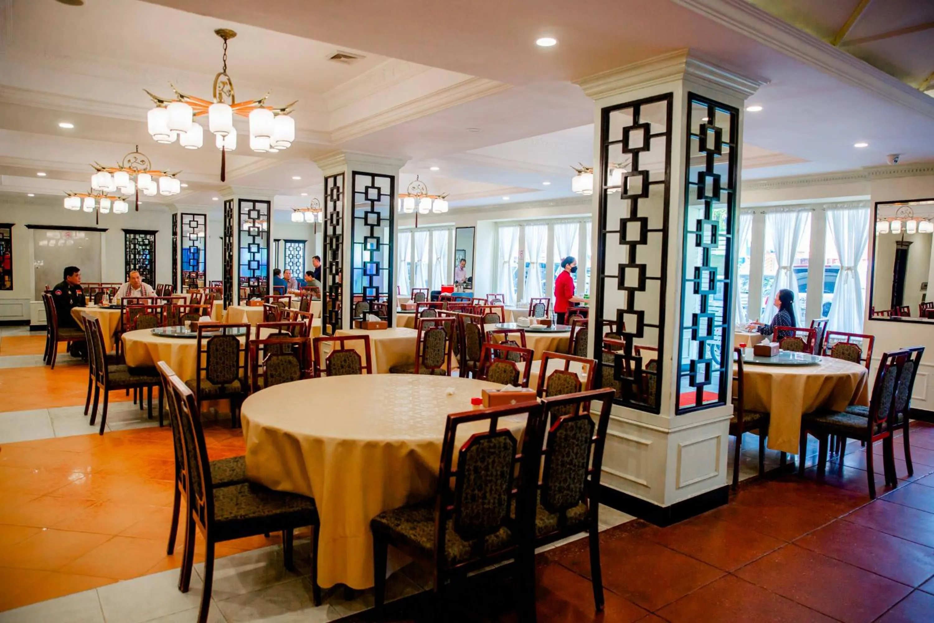 Restaurant/places to eat in Le President Hotel