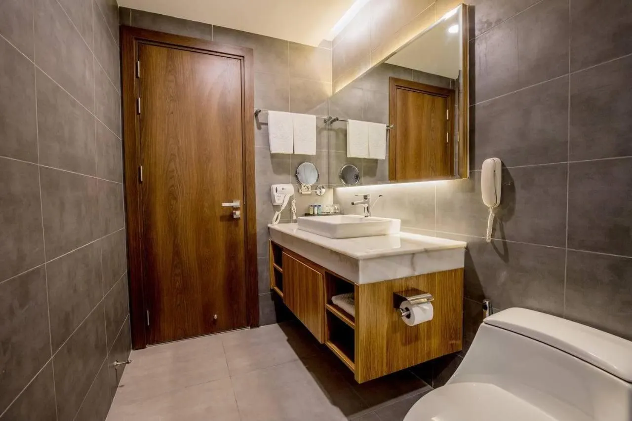 Toilet in Le President Hotel