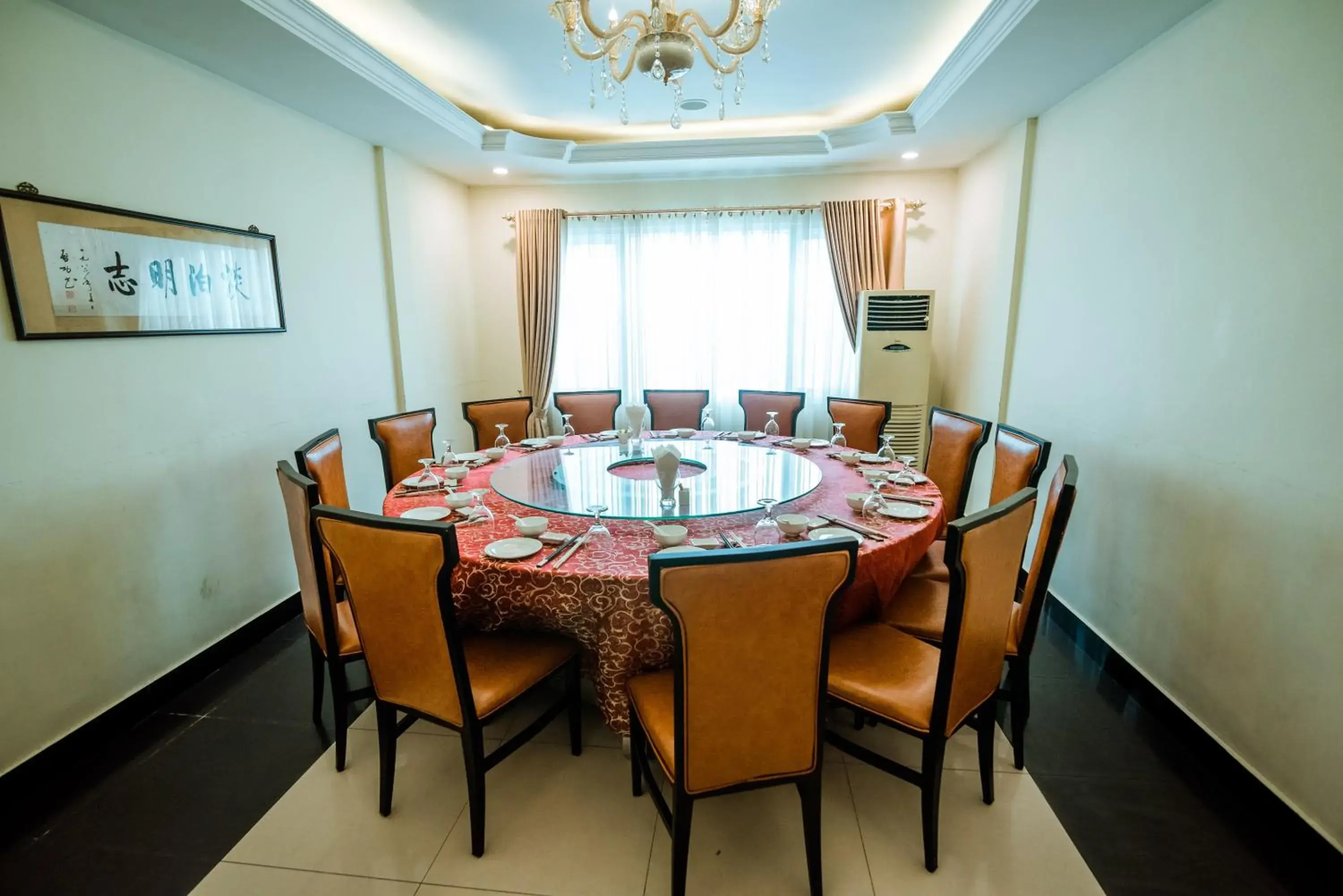 Restaurant/places to eat in Le President Hotel Restaurant/places to eat in Le President Hotel