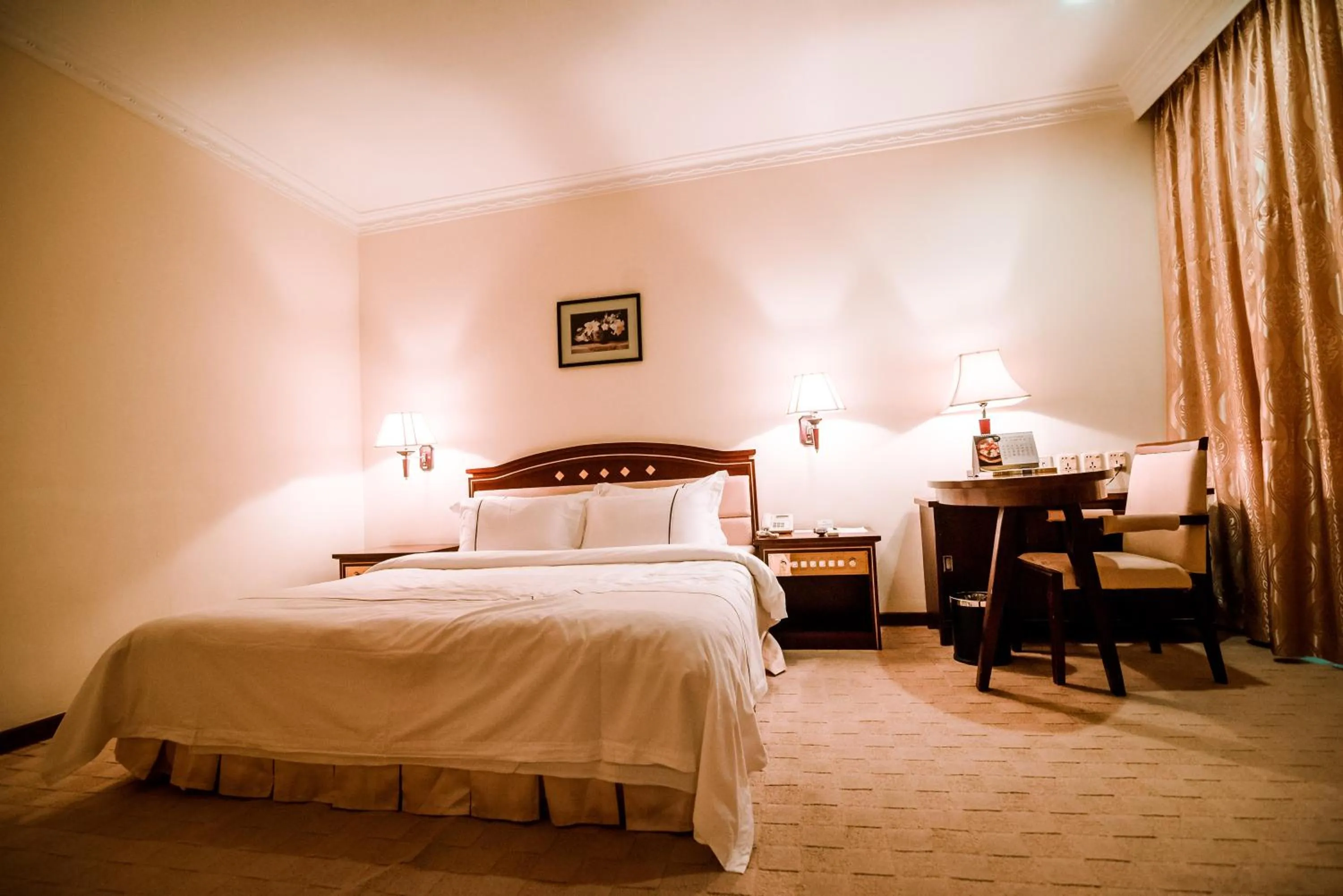 Bedroom, Bed in Le President Hotel