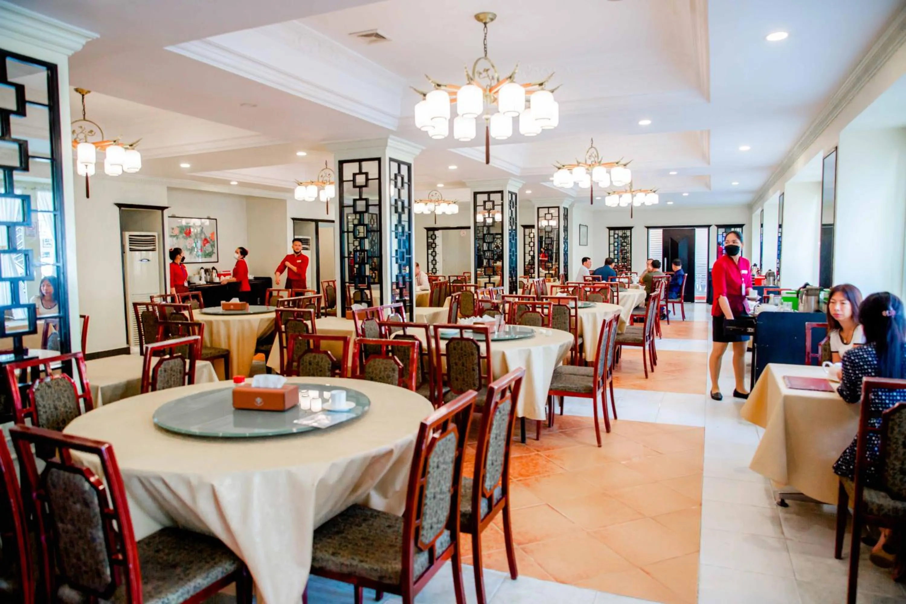 Restaurant/places to eat in Le President Hotel