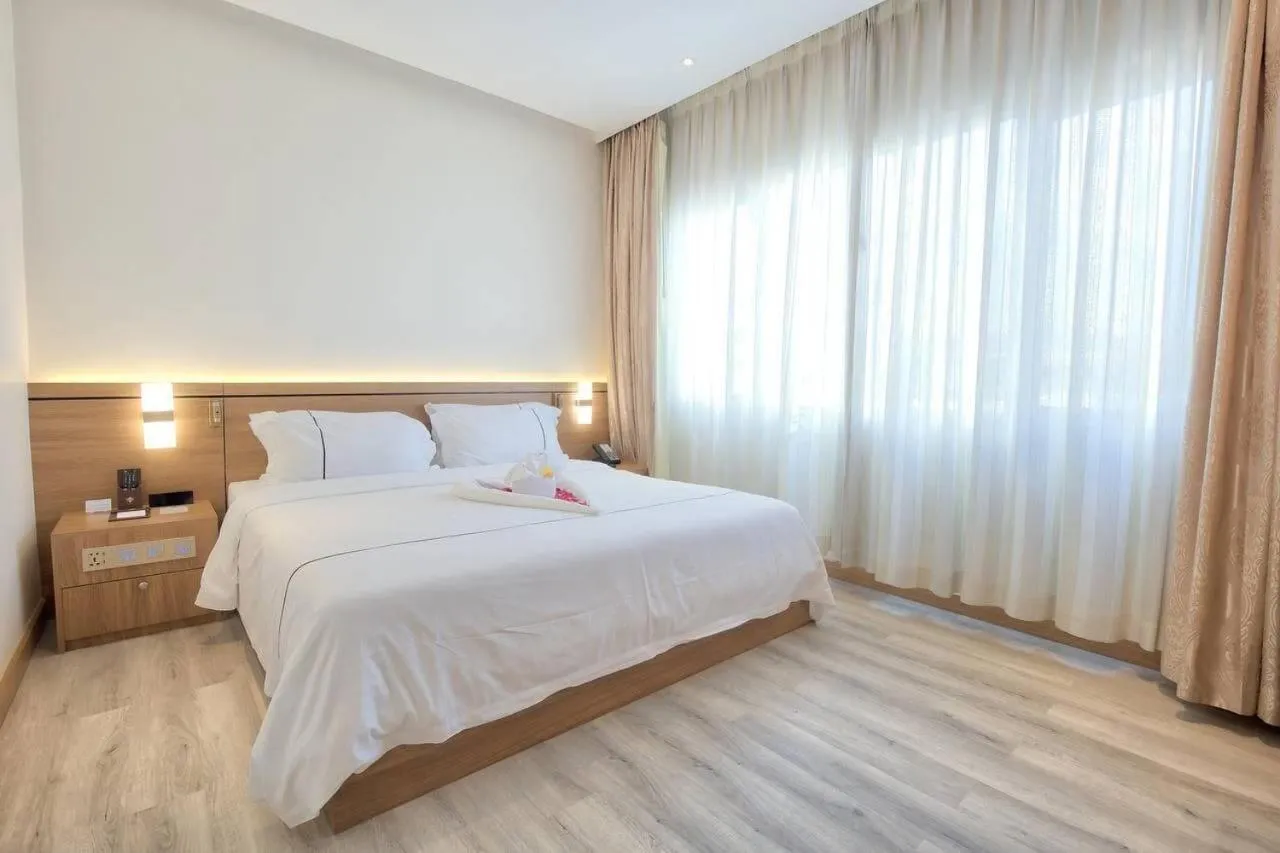 Bedroom, Bed in Le President Hotel