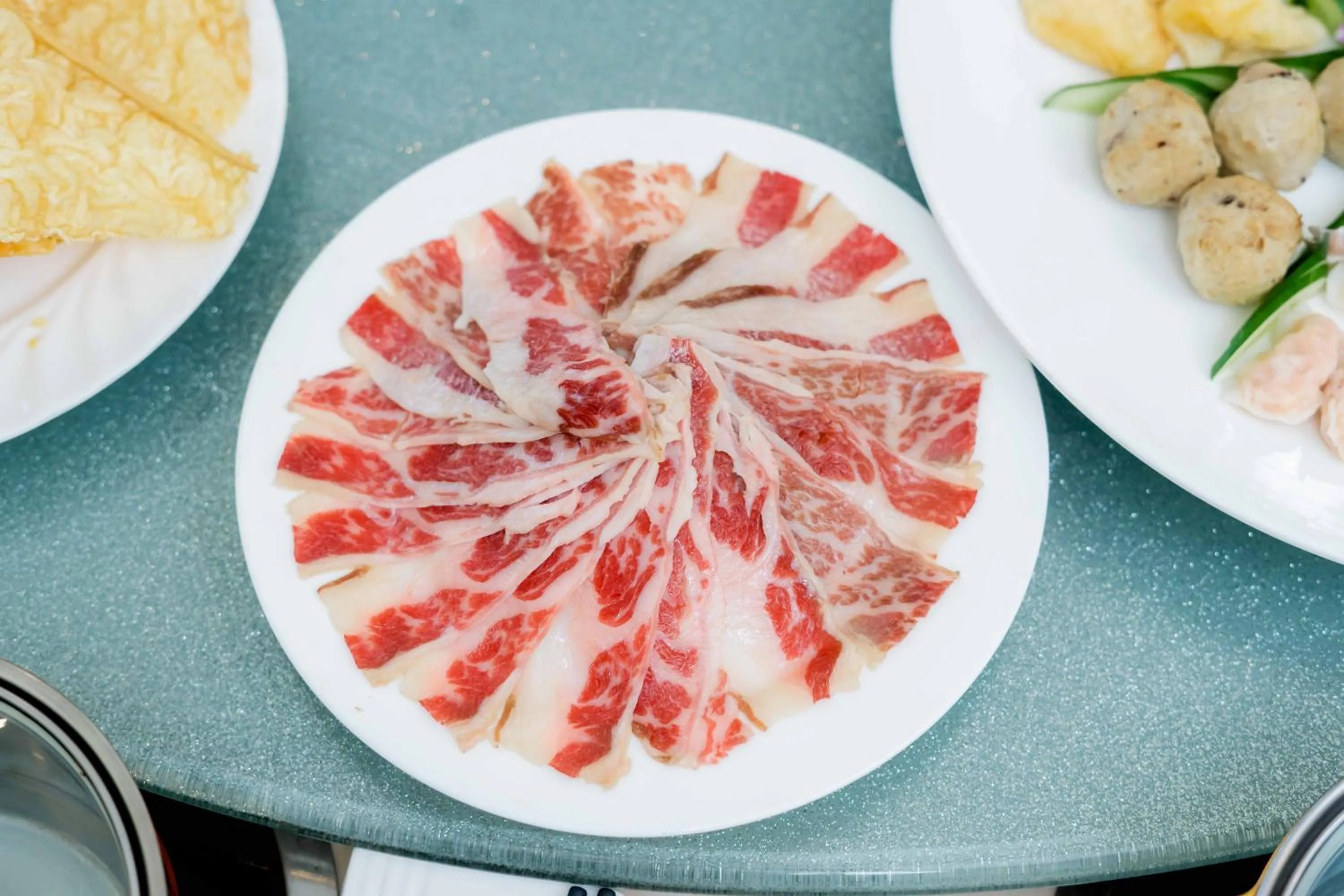 Restaurant/places to eat in Le President Hotel