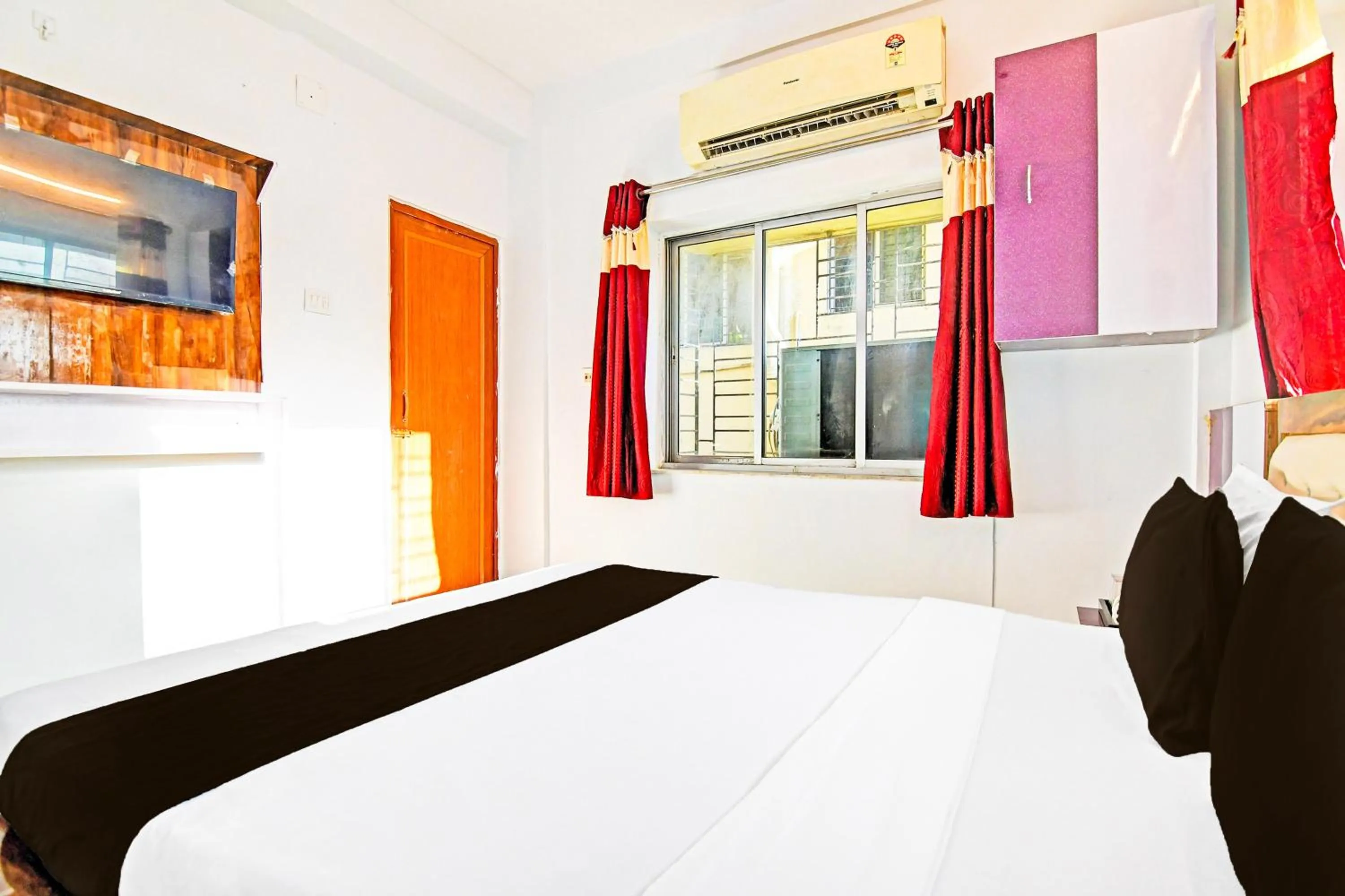 Bedroom, Bed in Hotel O by OYO Green Palace