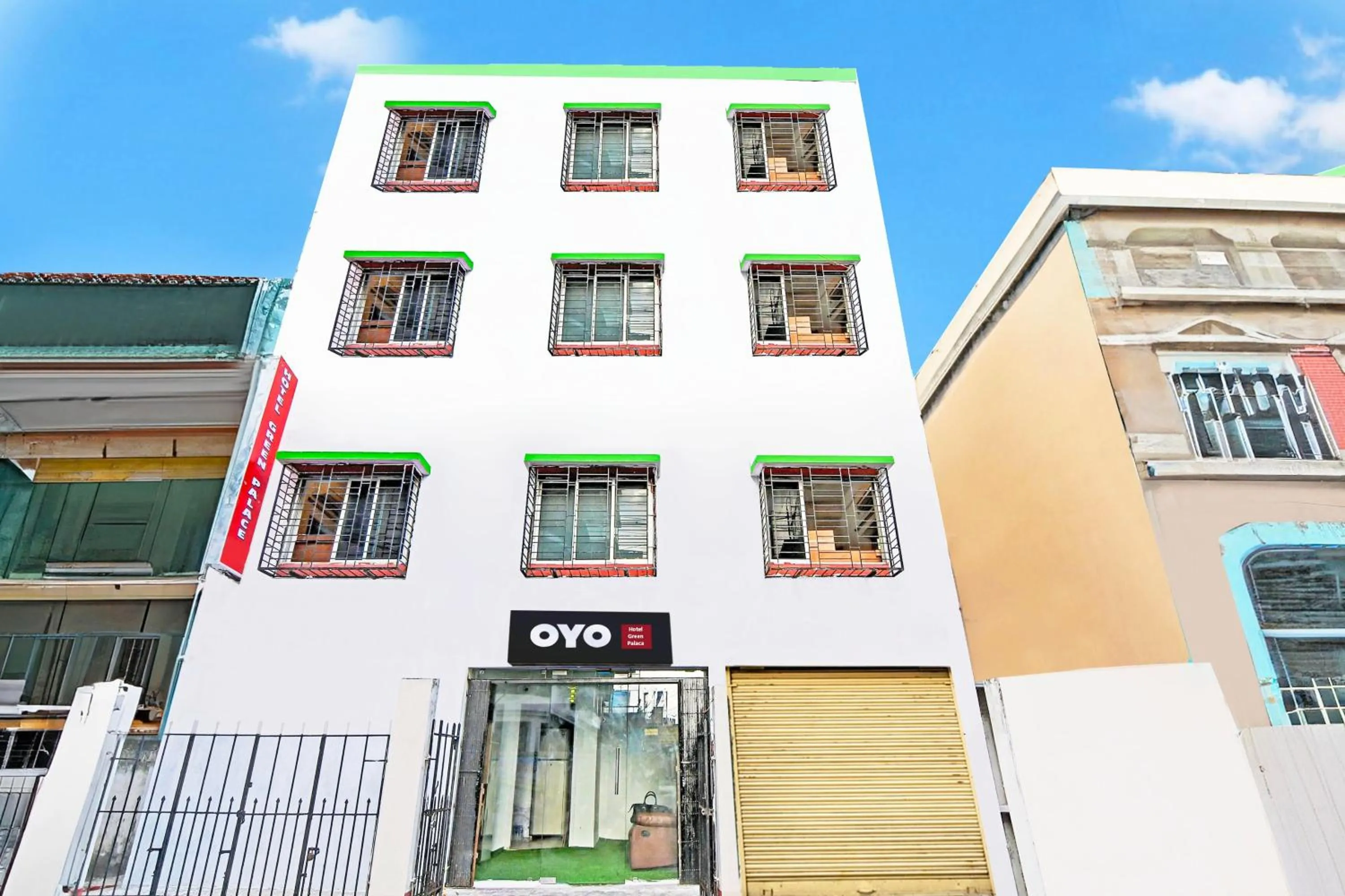 Facade/entrance in Hotel O by OYO Green Palace