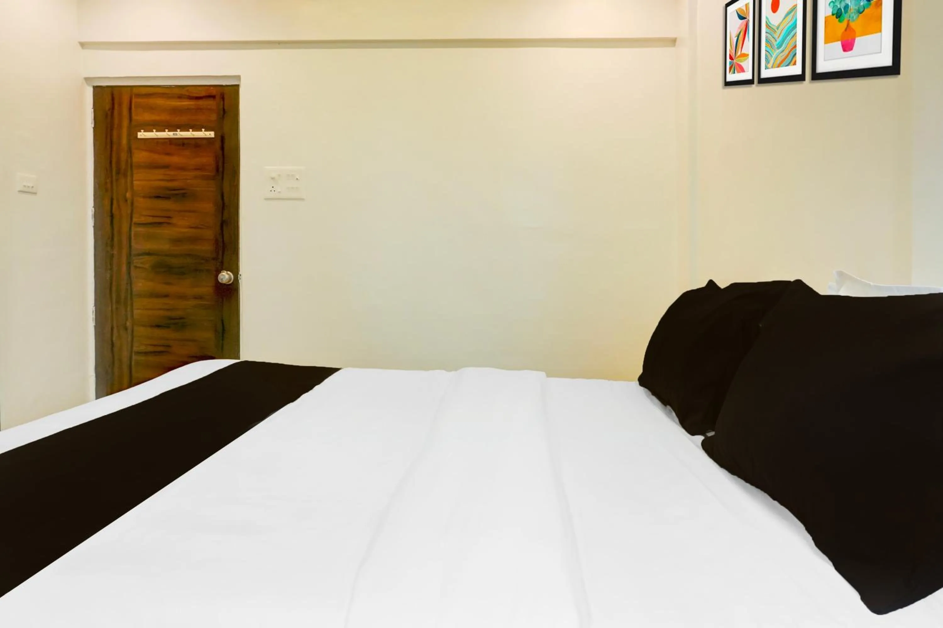 Bedroom, Bed in Super Hotel O Laxman Nagar Baner