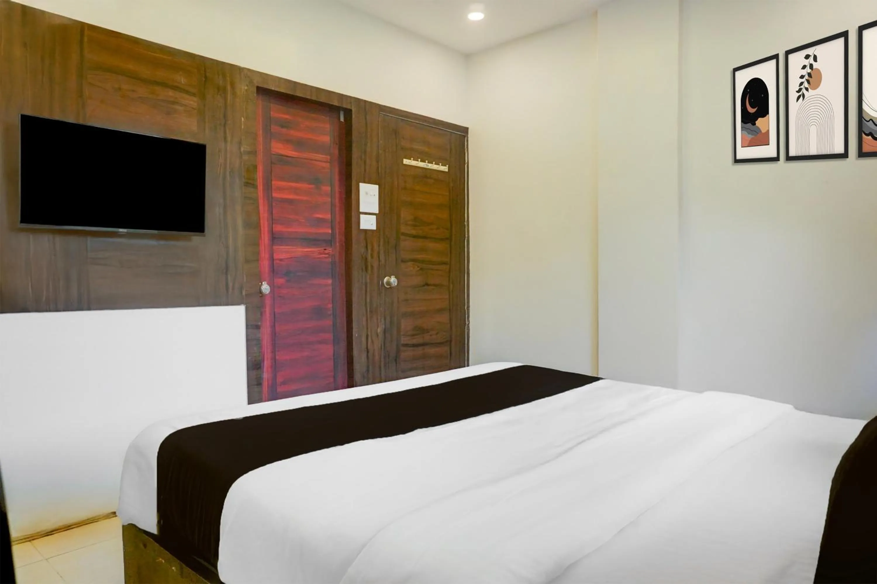 Bedroom, Bed in Super Hotel O Laxman Nagar Baner