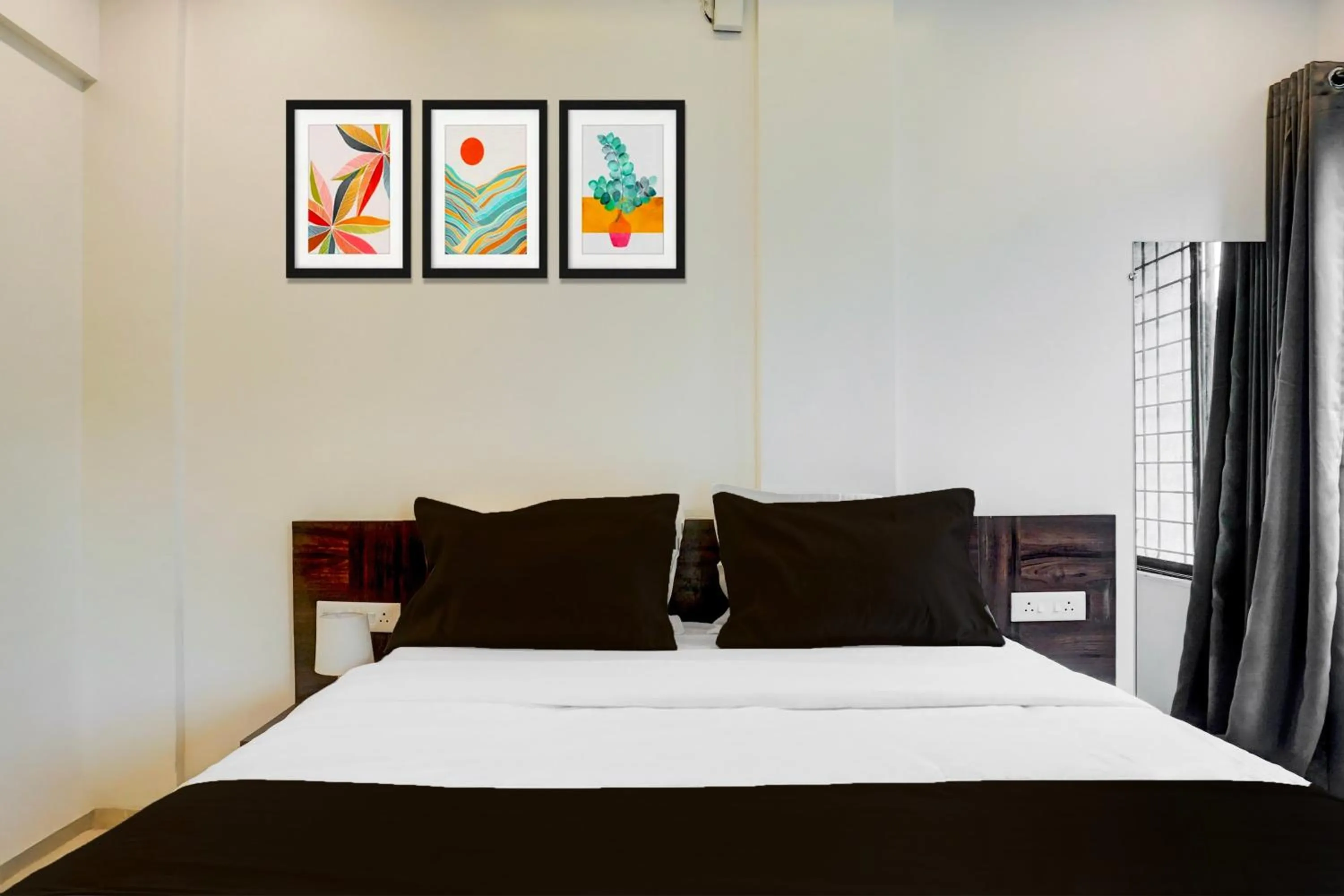 Bedroom, Bed in Super Hotel O Laxman Nagar Baner