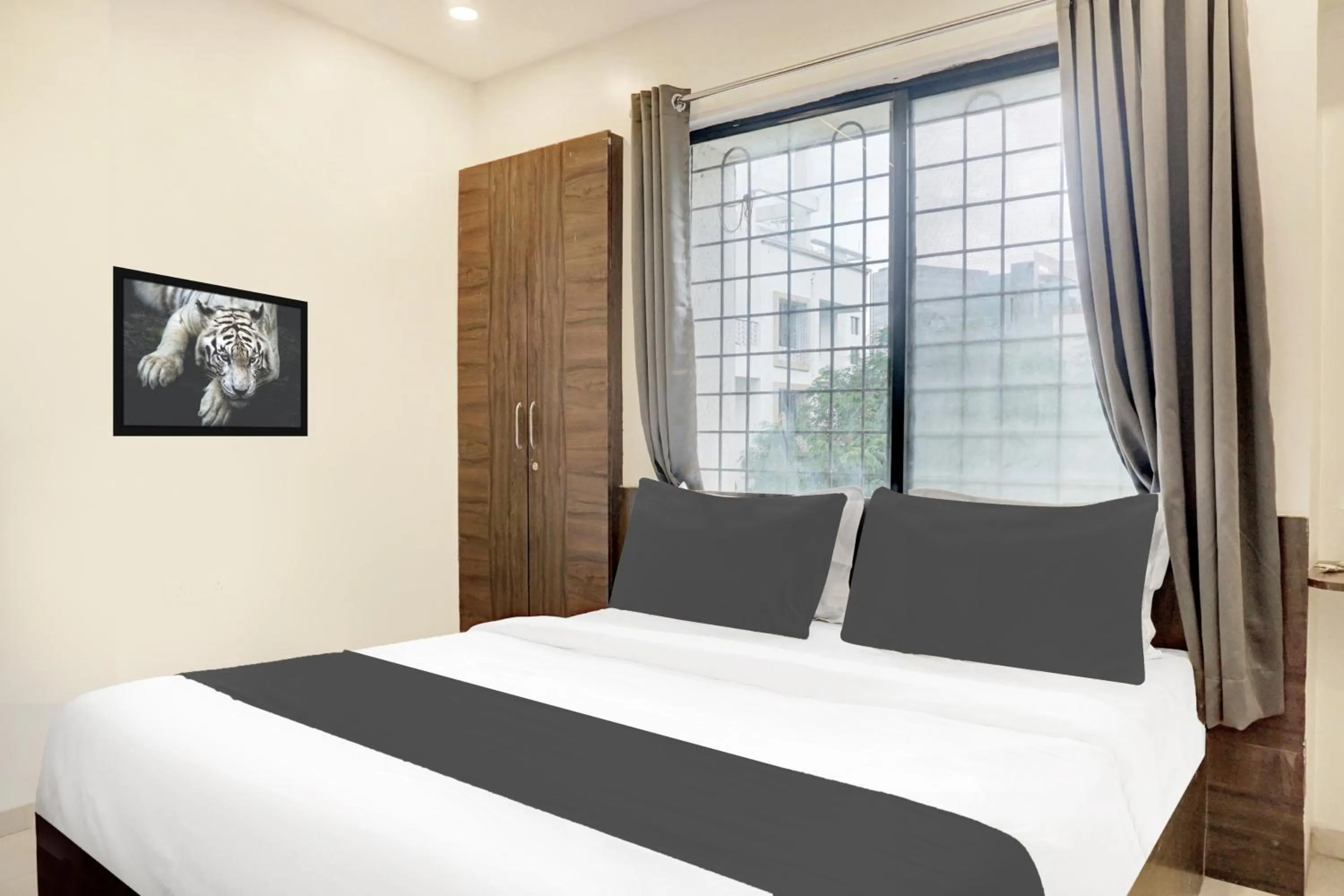 Bedroom, Bed in Super Hotel O Laxman Nagar Baner