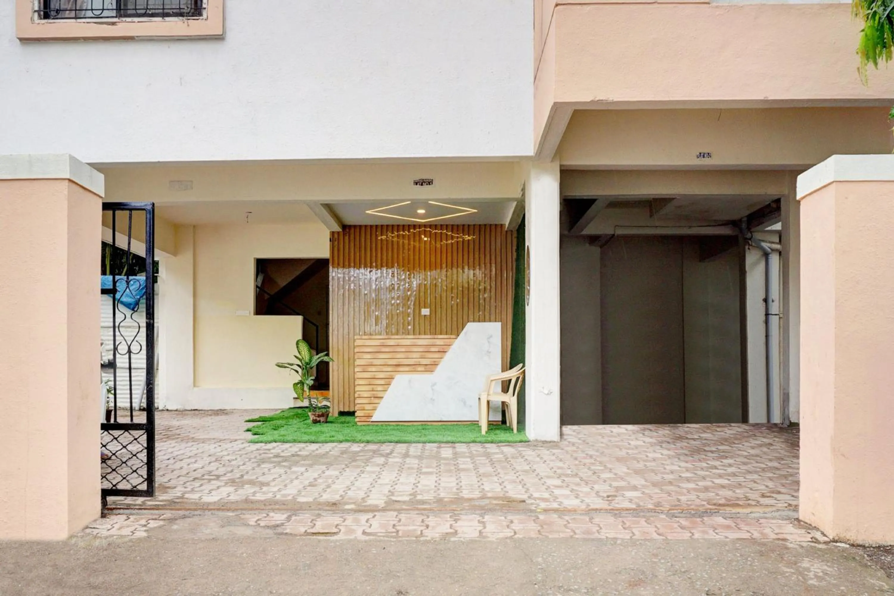 Facade/entrance in Super Hotel O Laxman Nagar Baner