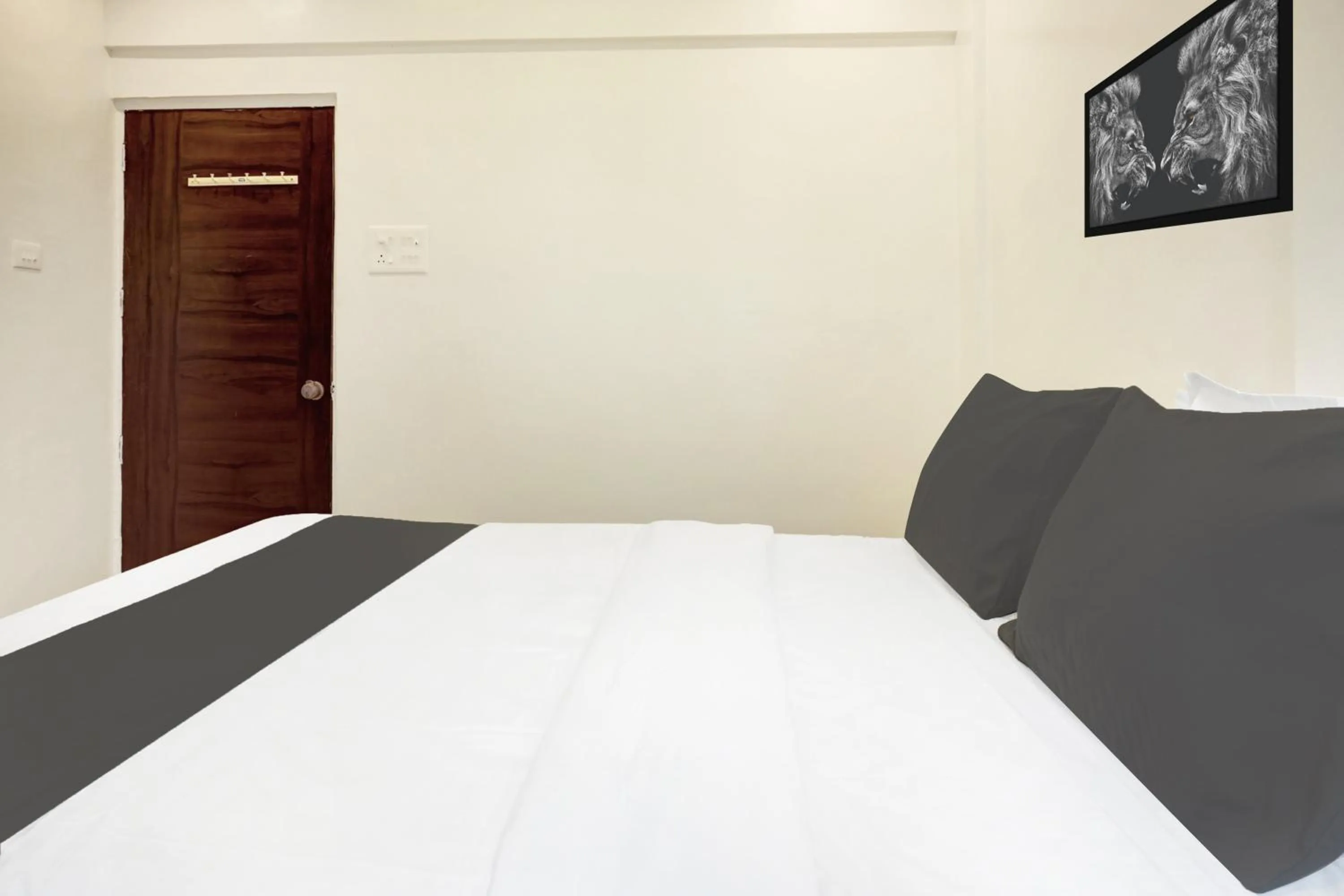 Bedroom, Bed in Super Hotel O Laxman Nagar Baner