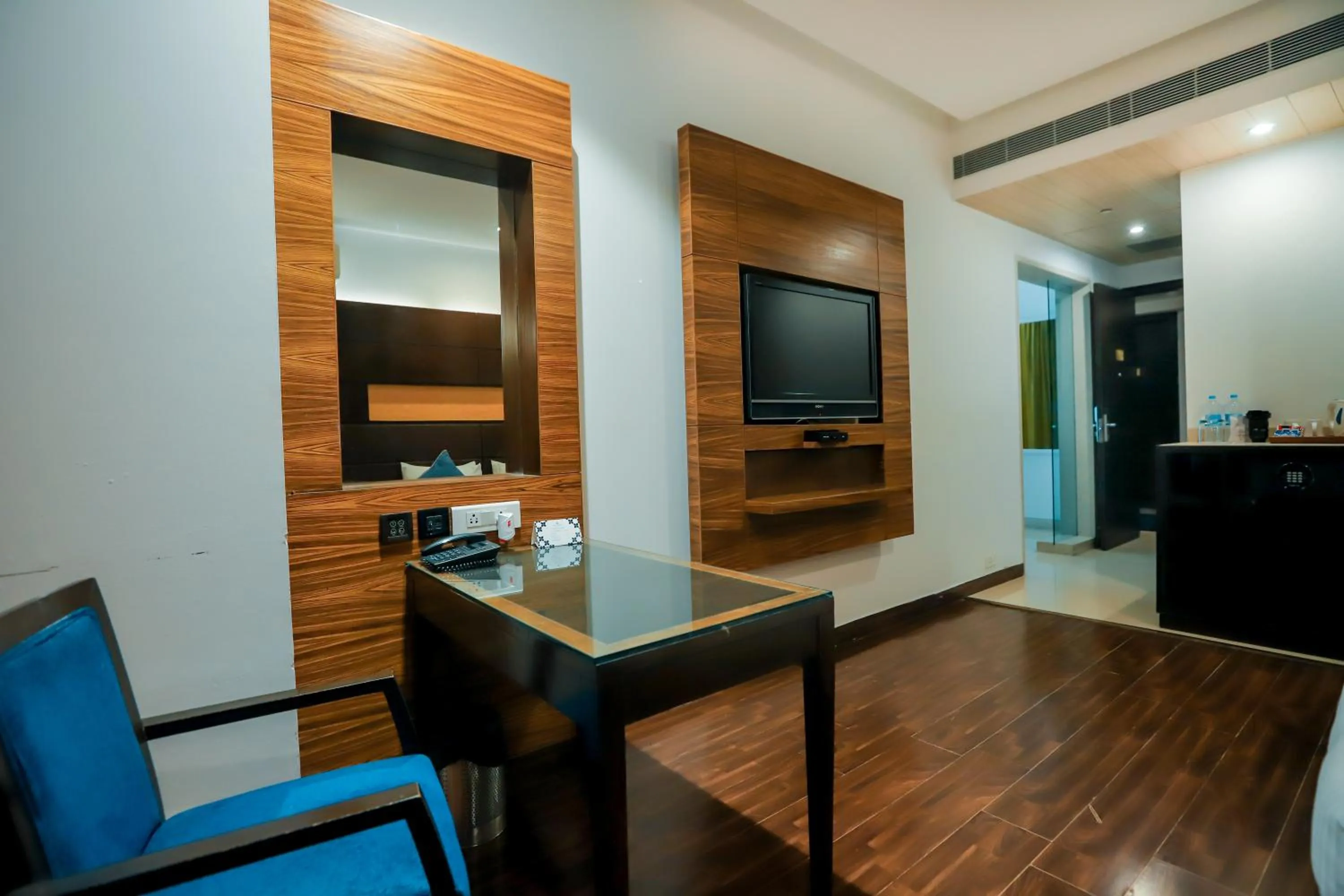 TV and multimedia in Bel-La Monde Hotel Chhattarpur South Delhi