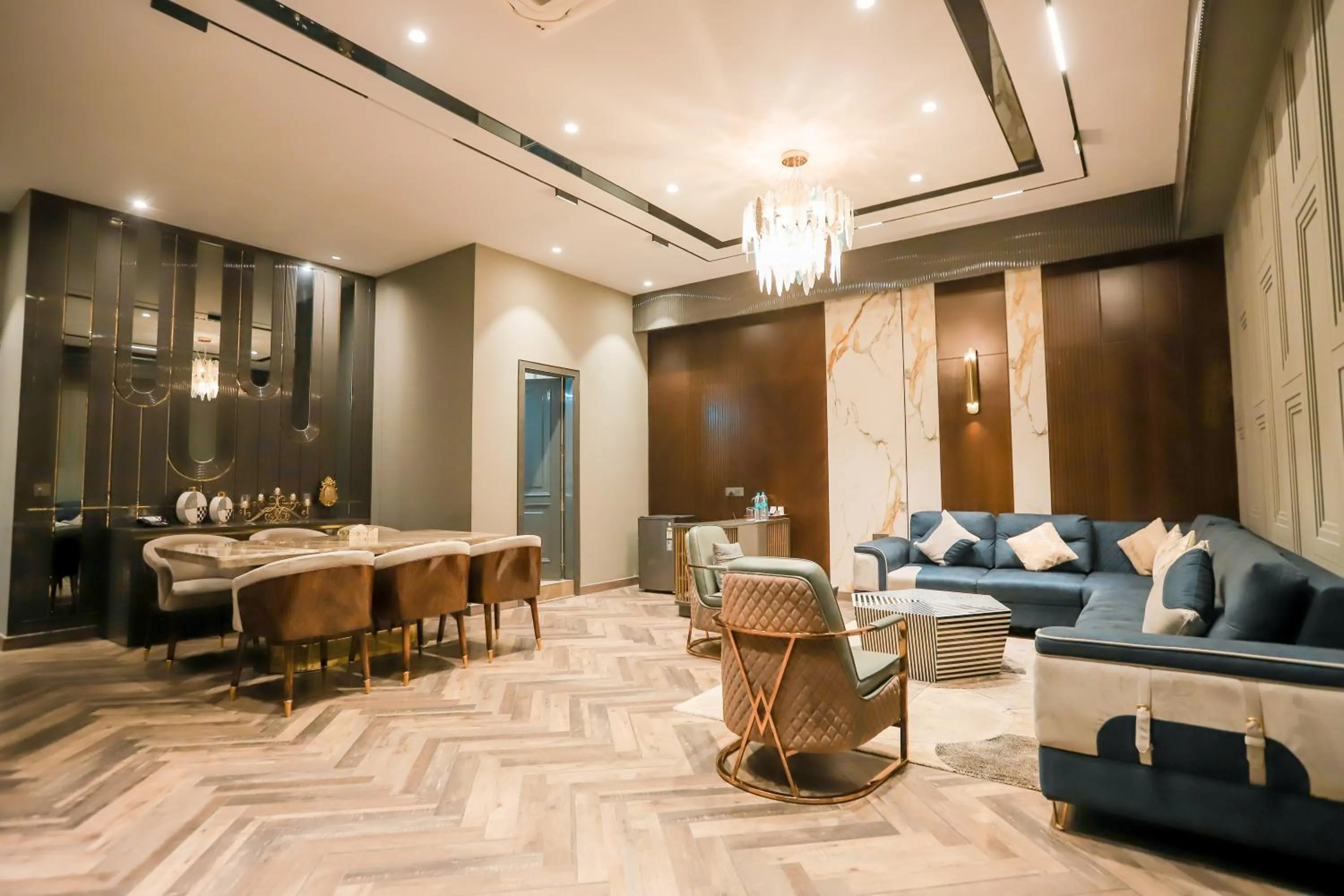 Communal lounge/ TV room in Bel-La Monde Hotel Chhattarpur South Delhi