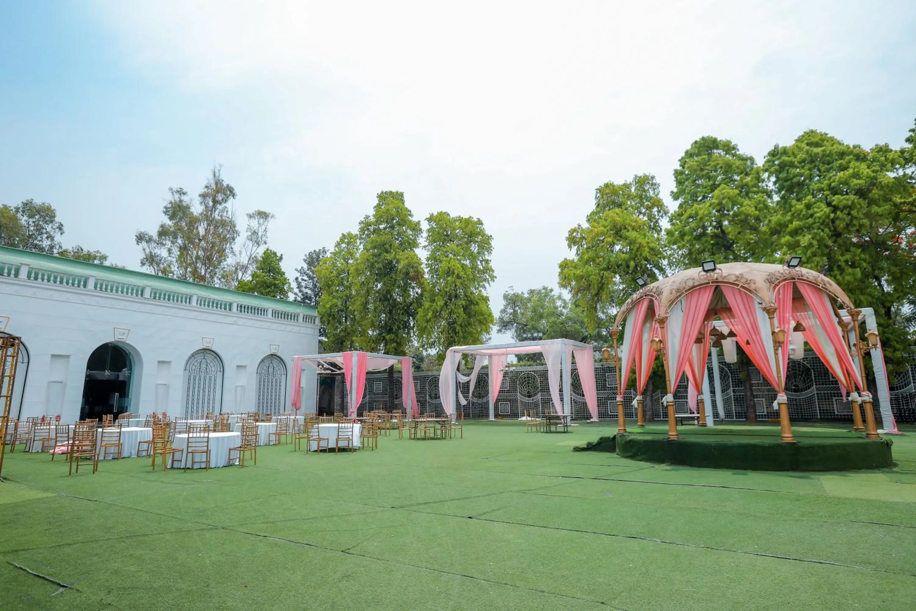 Banquet/Function facilities in Bel-La Monde Hotel Chhattarpur South Delhi