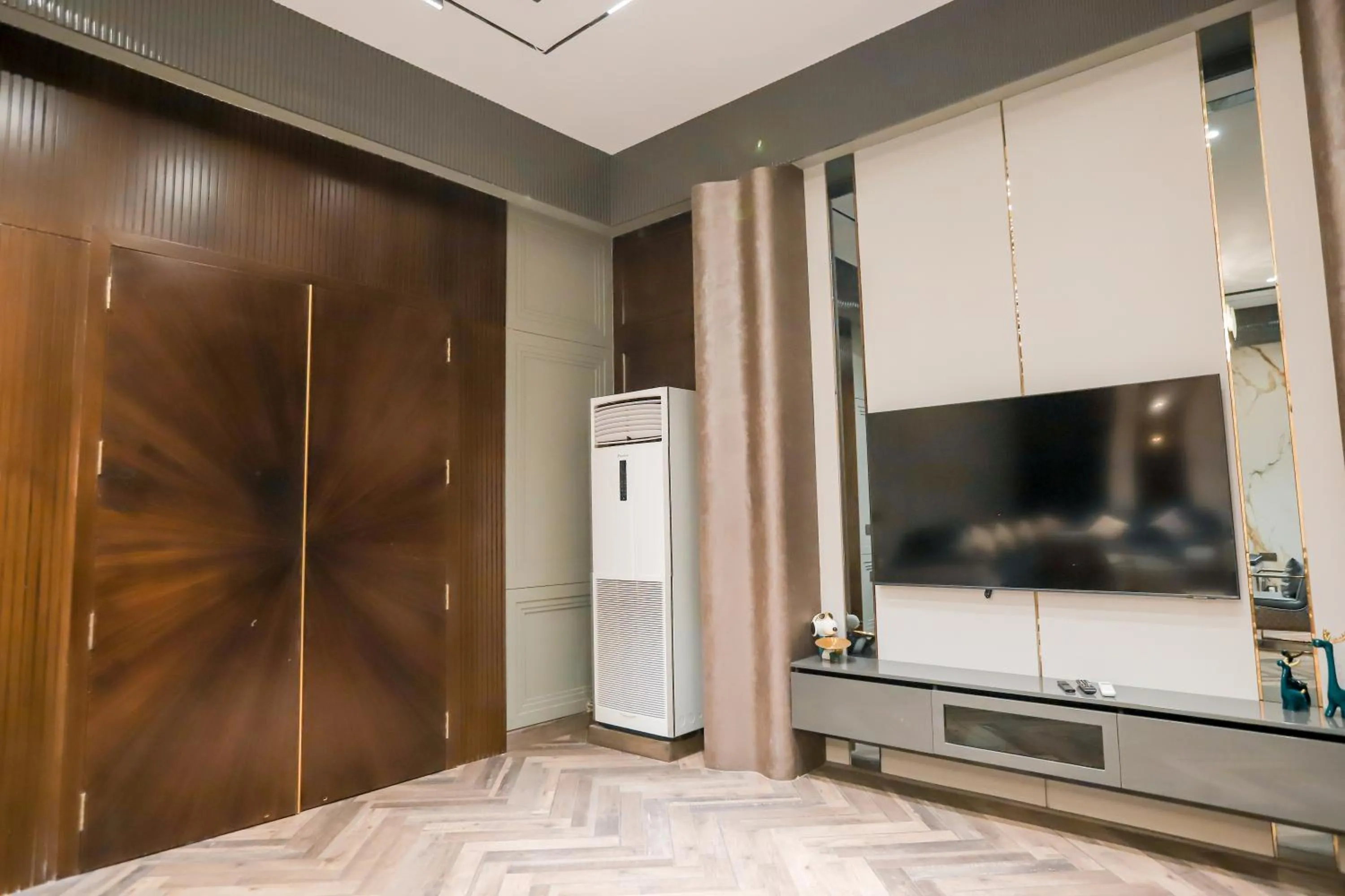 TV and multimedia in Bel-La Monde Hotel Chhattarpur South Delhi