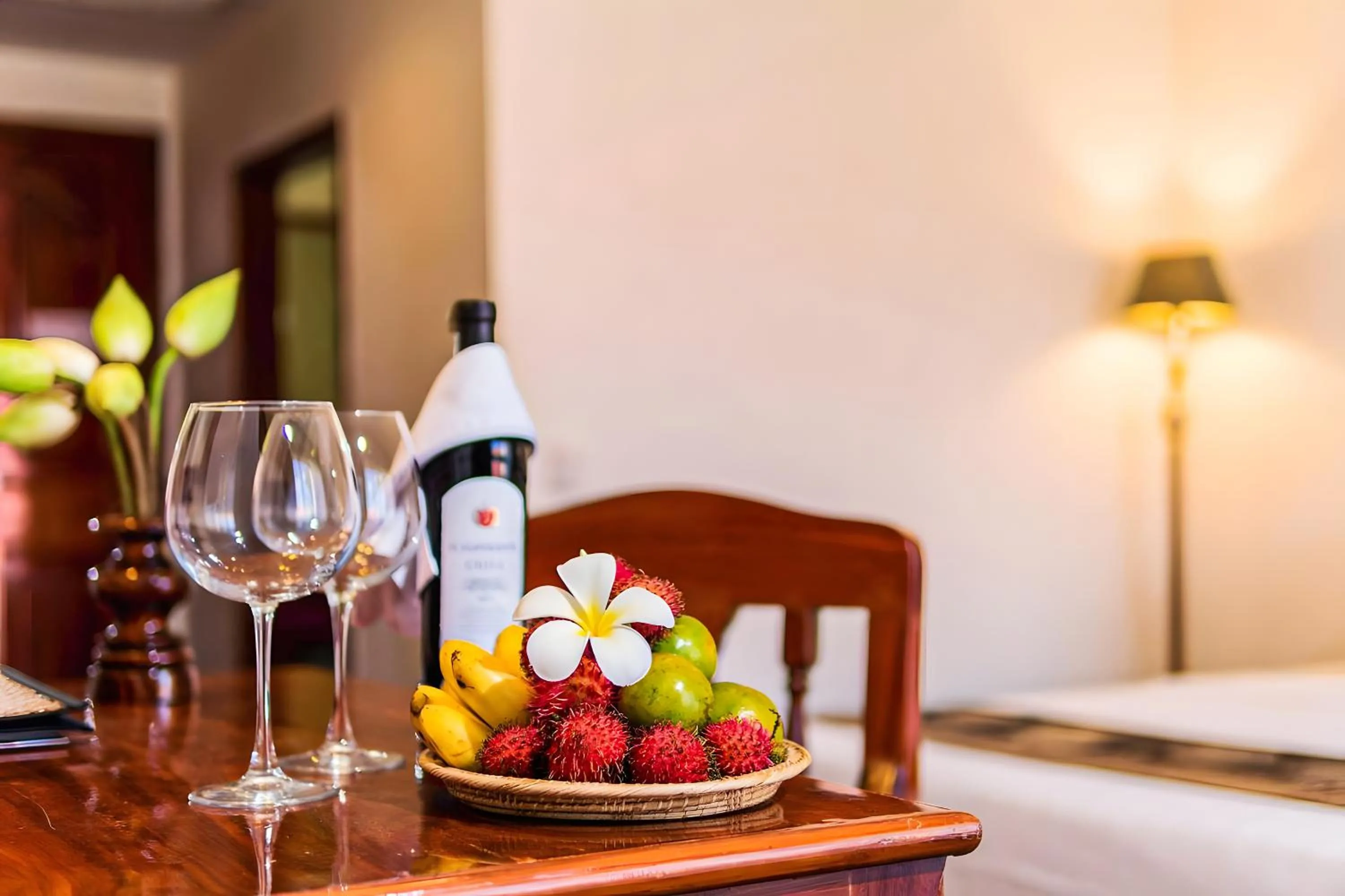 Food and drinks in YASODHARAPURA Residence