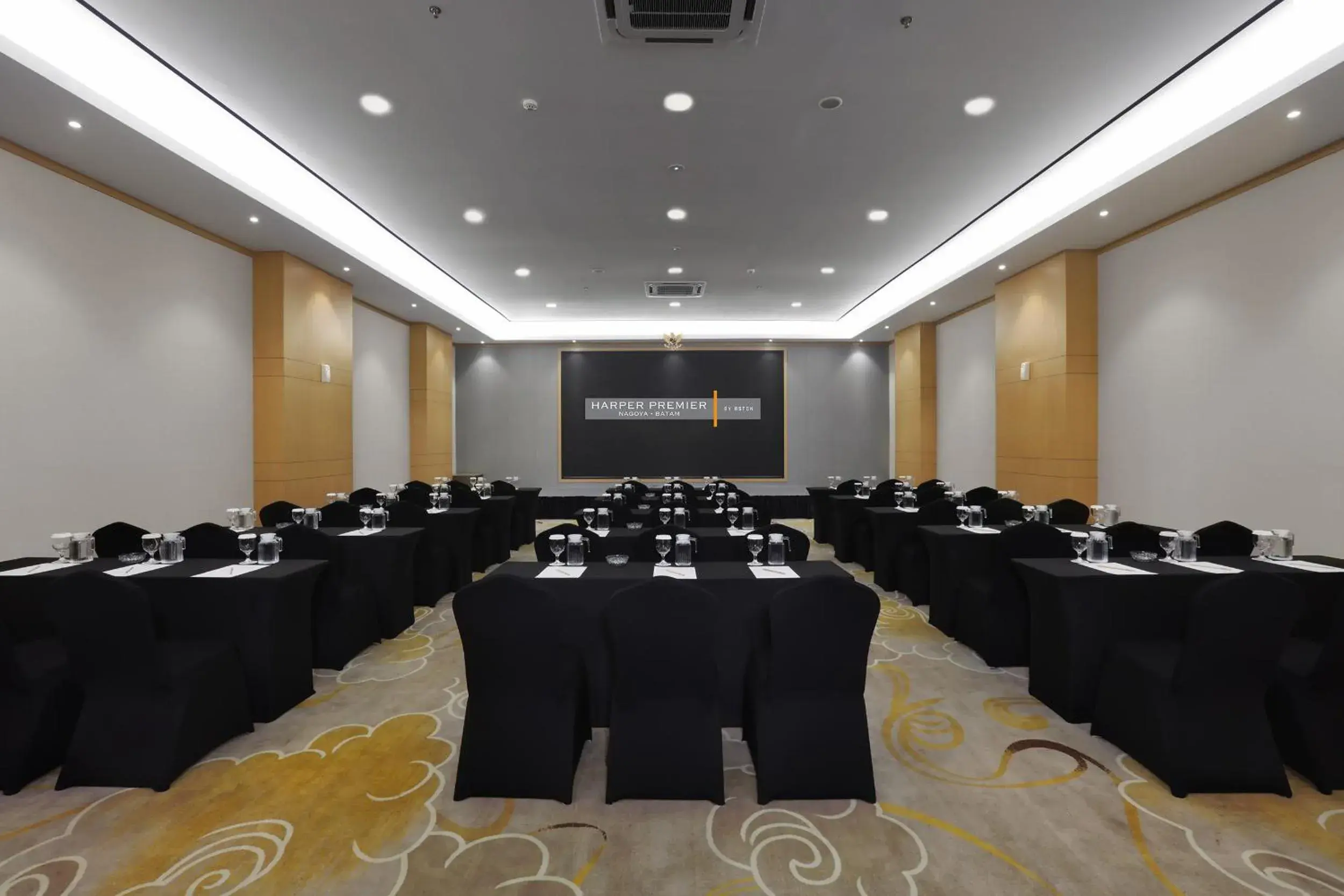 Meeting/conference room in Harper Premier Nagoya Batam Meeting/conference room in Harper Premier Nagoya Batam