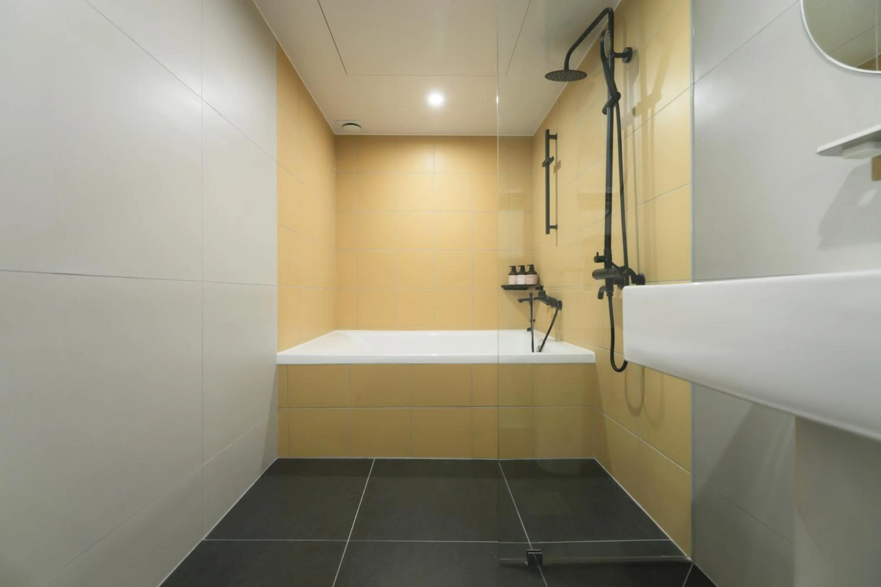 Shower in Time Terminal Hotel Daejeon 2nd by Anook