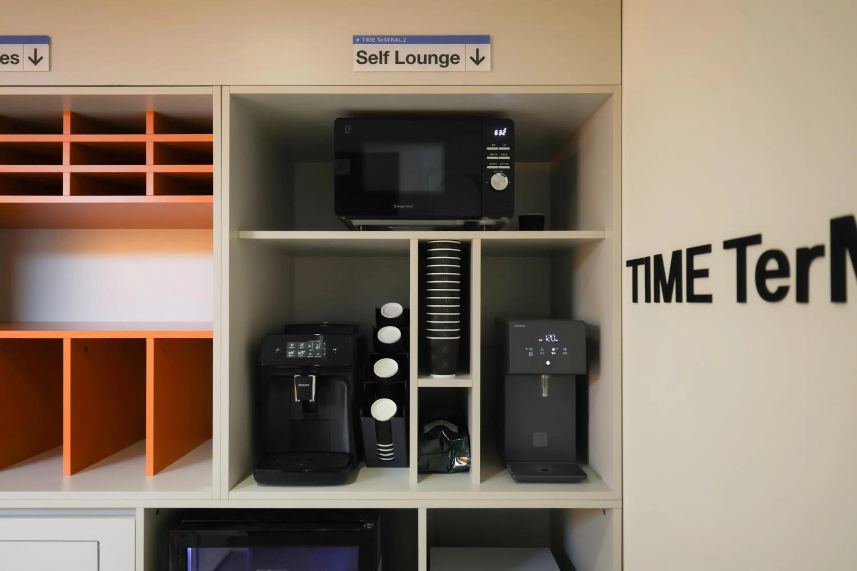 Communal lounge/ TV room in Time Terminal Hotel Daejeon 2nd by Anook