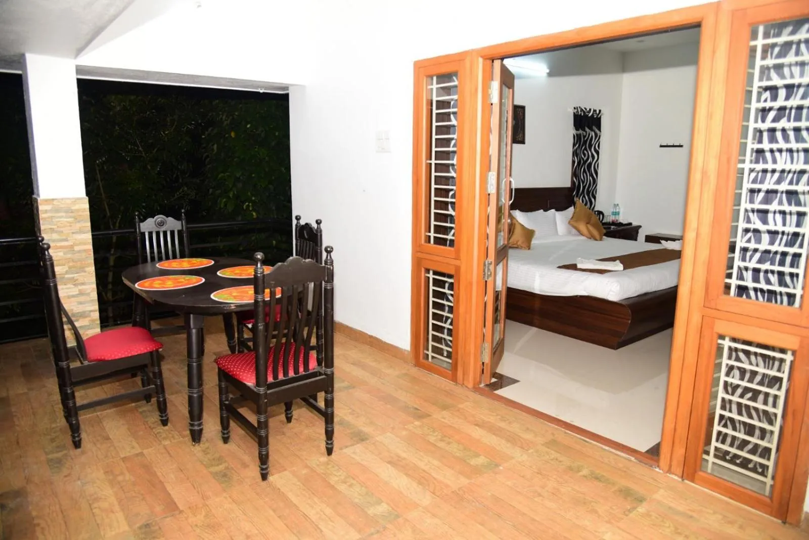 Living room, Bed in WOW Bungalow