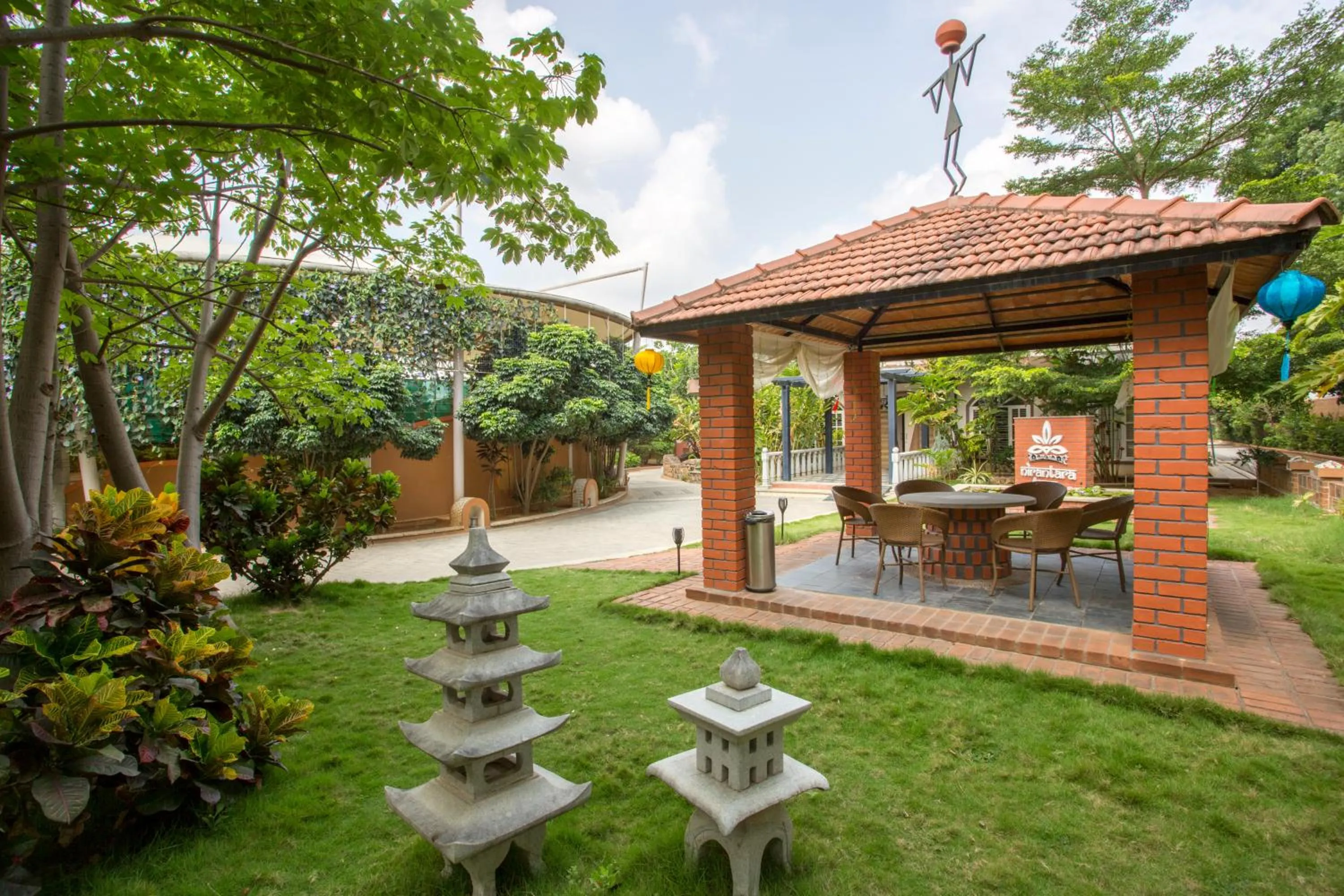 Garden in Nirantara Resort & Spa