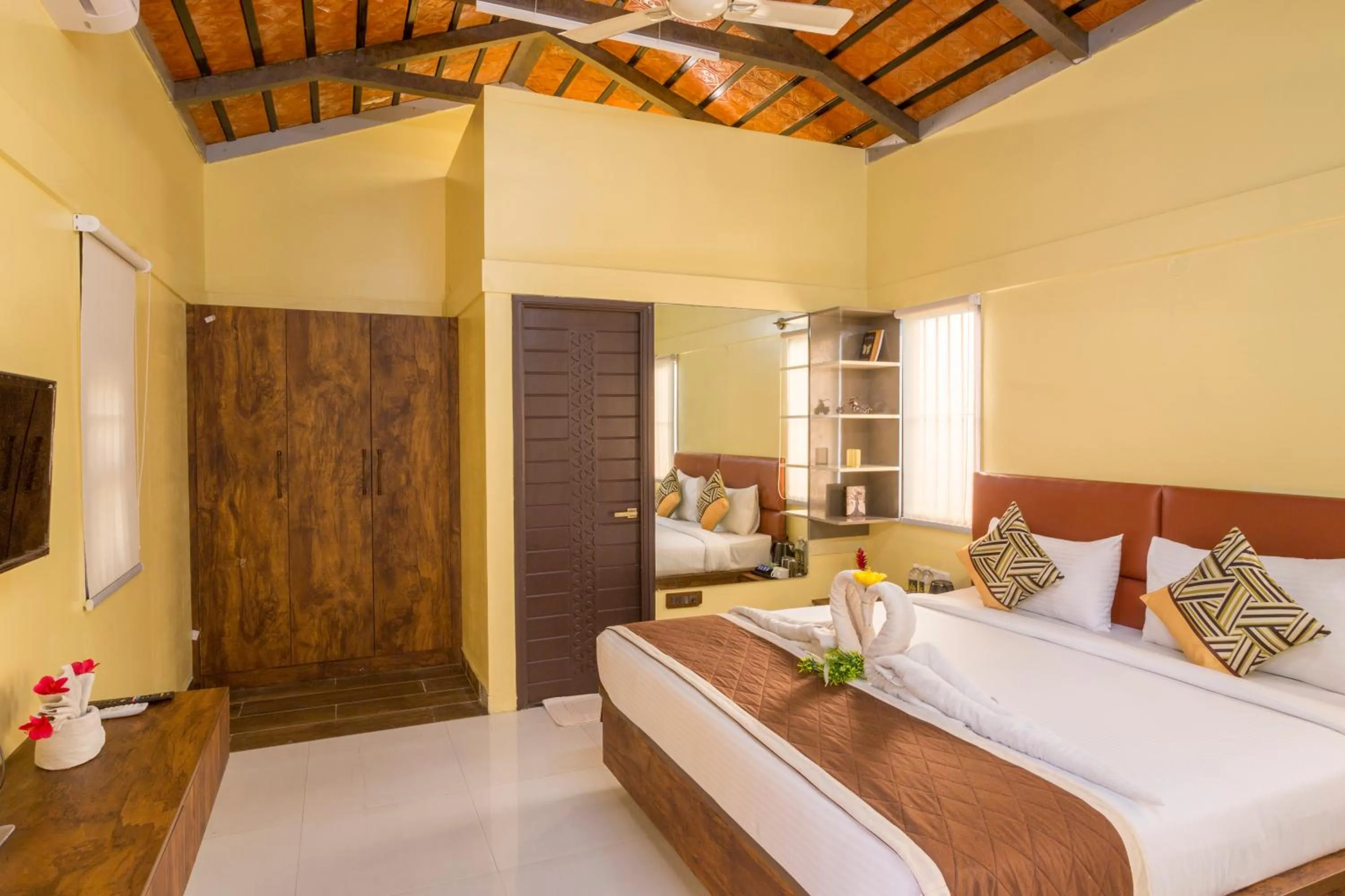 Bed in Nirantara Resort & Spa