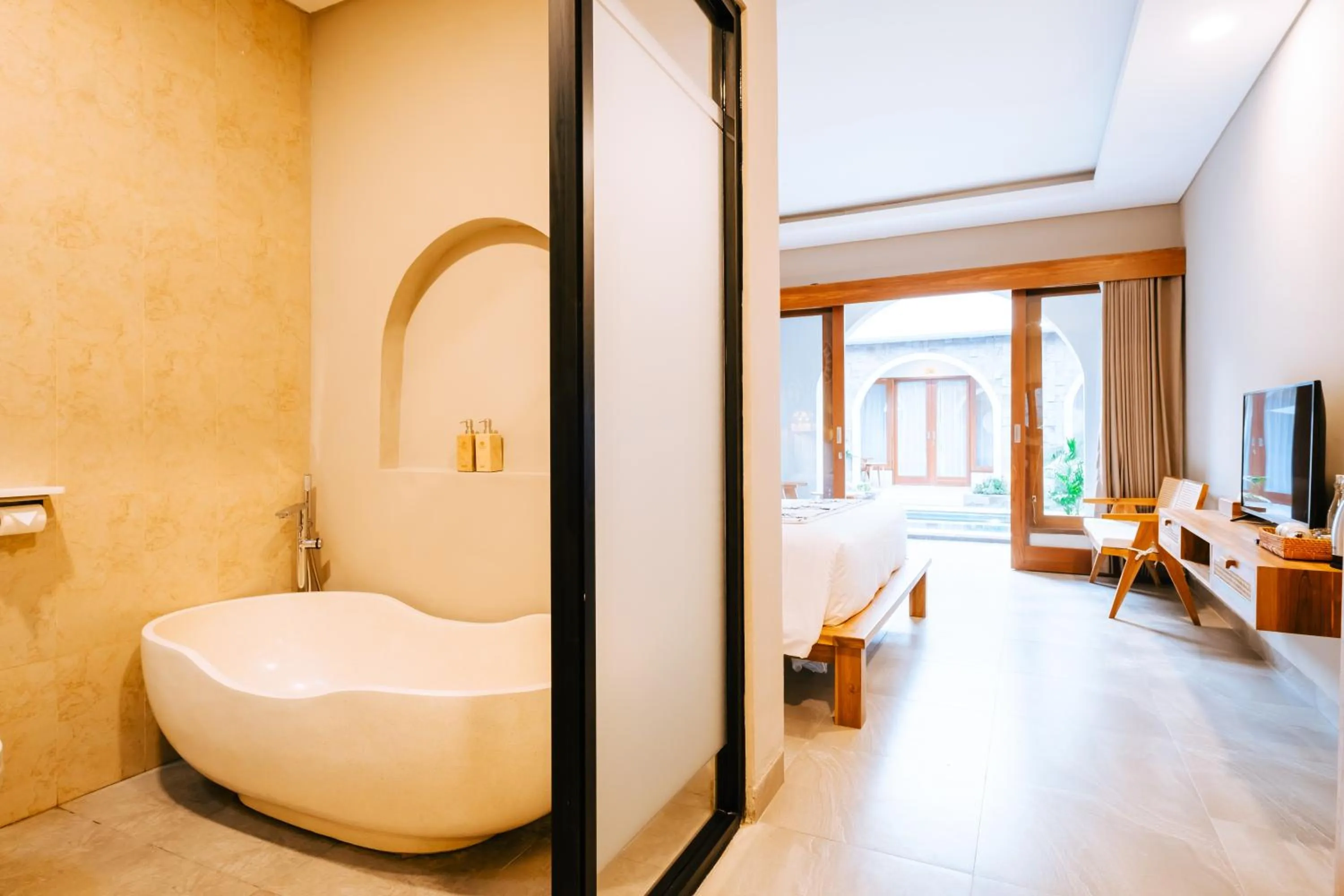 Bathroom, Bed in Villa Koura Kuta