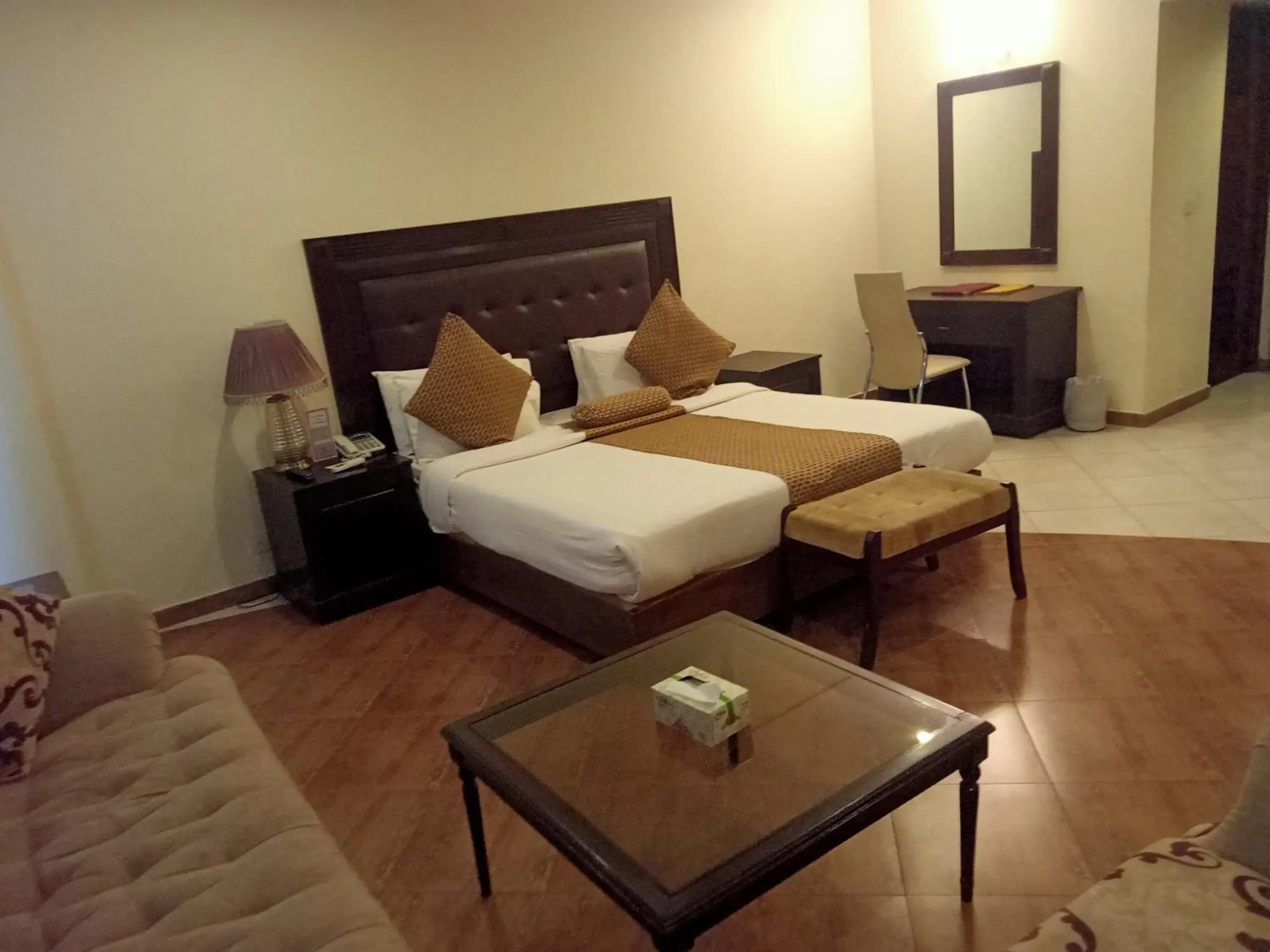 Bedroom, Bed in Grand Regency Bedroom, Bed in Grand Regency