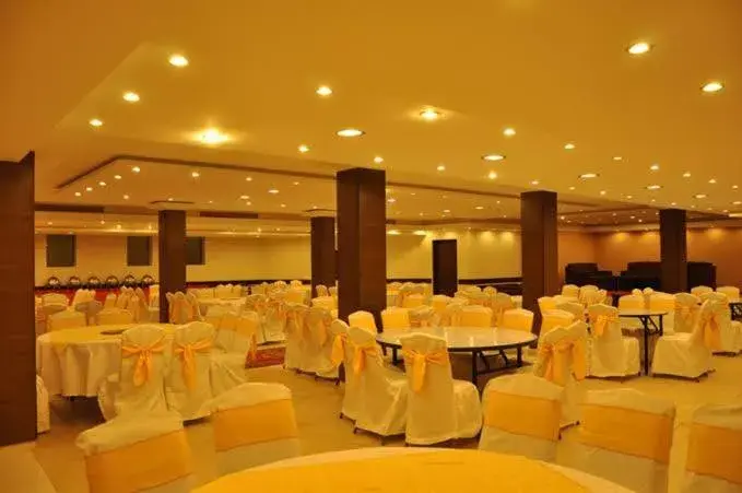 Restaurant/places to eat in Grand Regency Restaurant/places to eat in Grand Regency