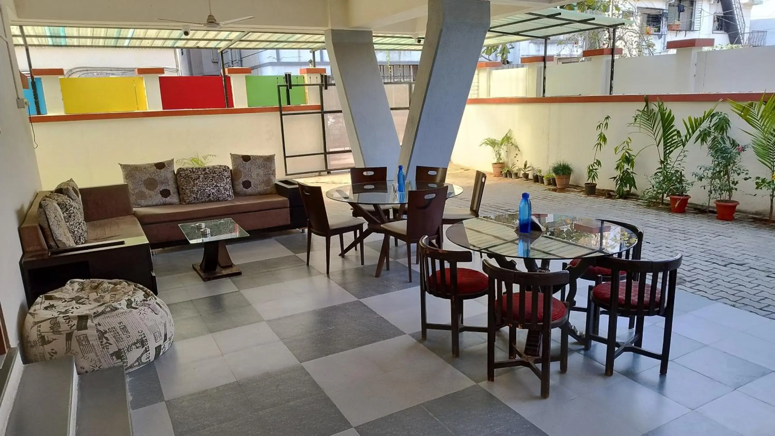 Restaurant/places to eat in DatsunG Studios Restaurant/places to eat in DatsunG Studios