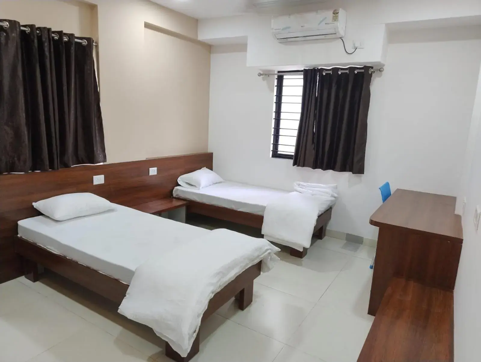 air conditioner, Bed in DatsunG Studios air conditioner, Bed in DatsunG Studios