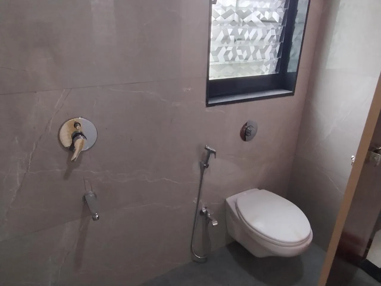 Toilet in DatsunG Studios