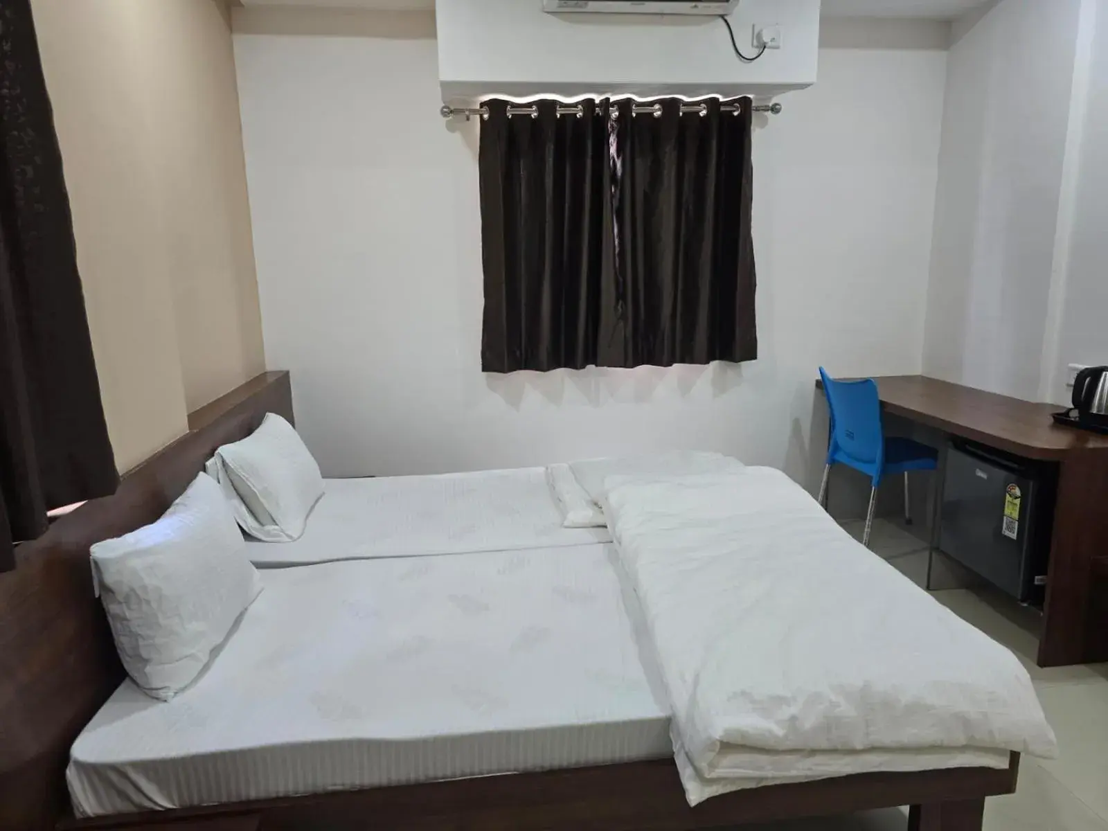 Bedroom, Bed in DatsunG Studios Bedroom, Bed in DatsunG Studios