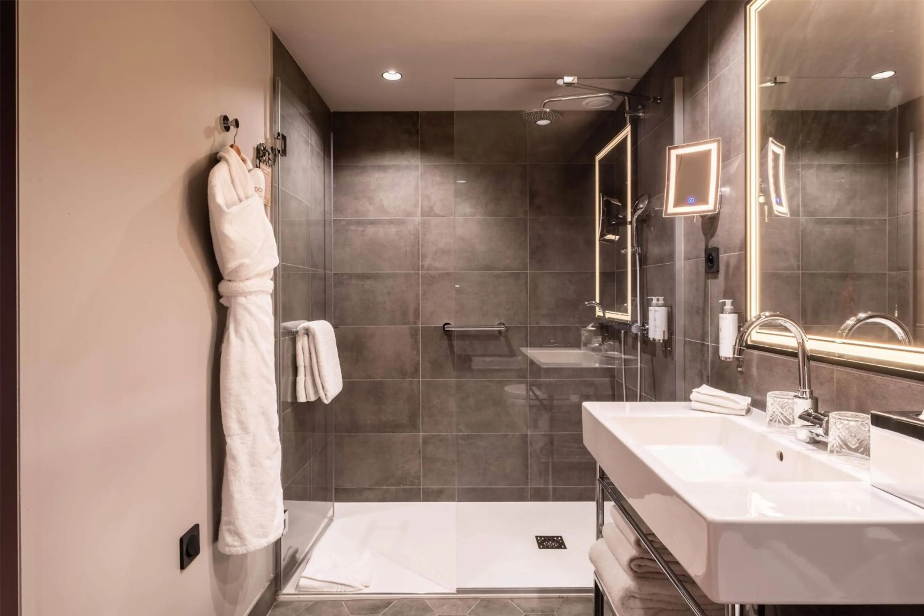 Bathroom in Dolce by Wyndham Versailles - Domaine du Montcel
