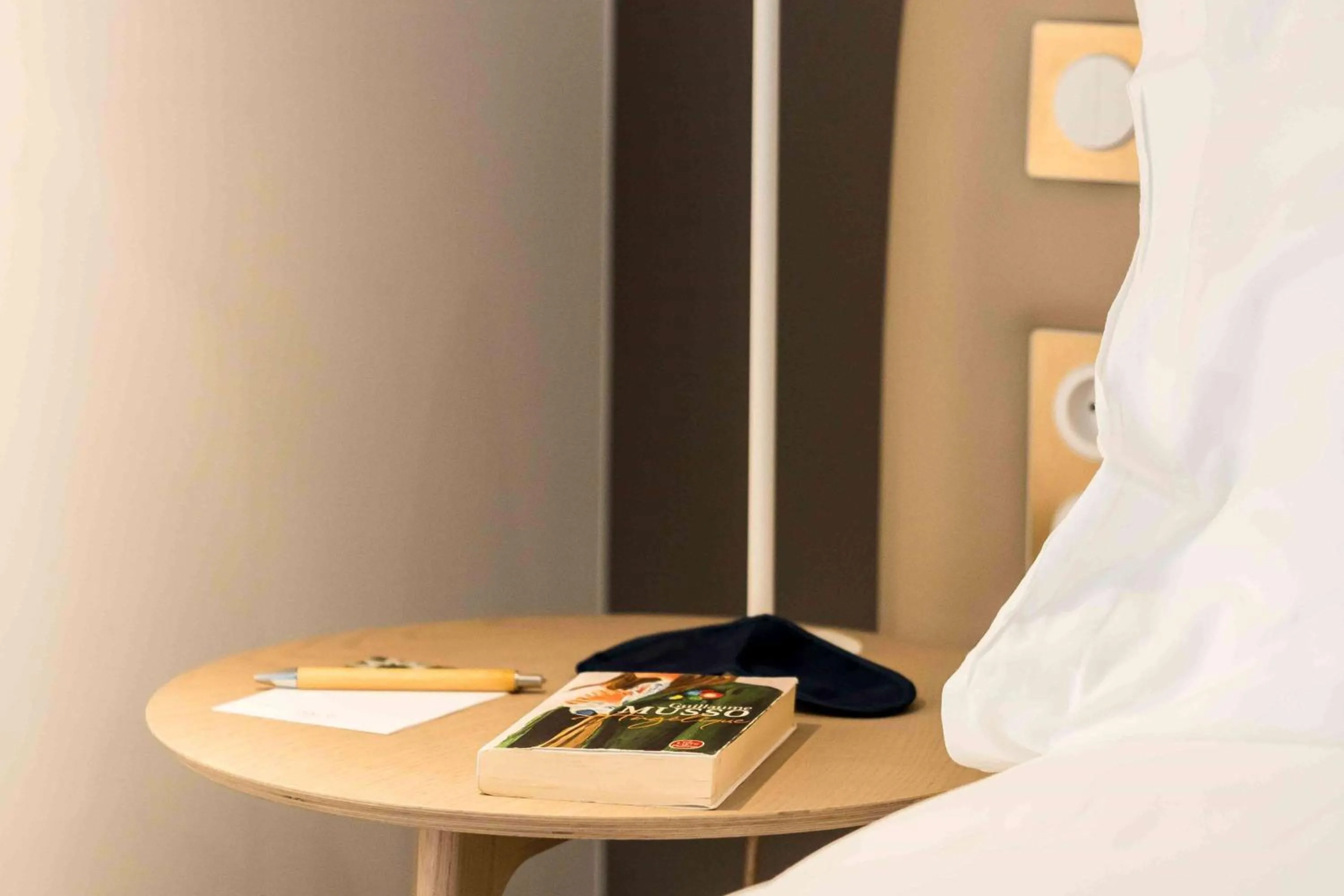 Photo of the whole room, Bed in Dolce by Wyndham Versailles - Domaine du Montcel