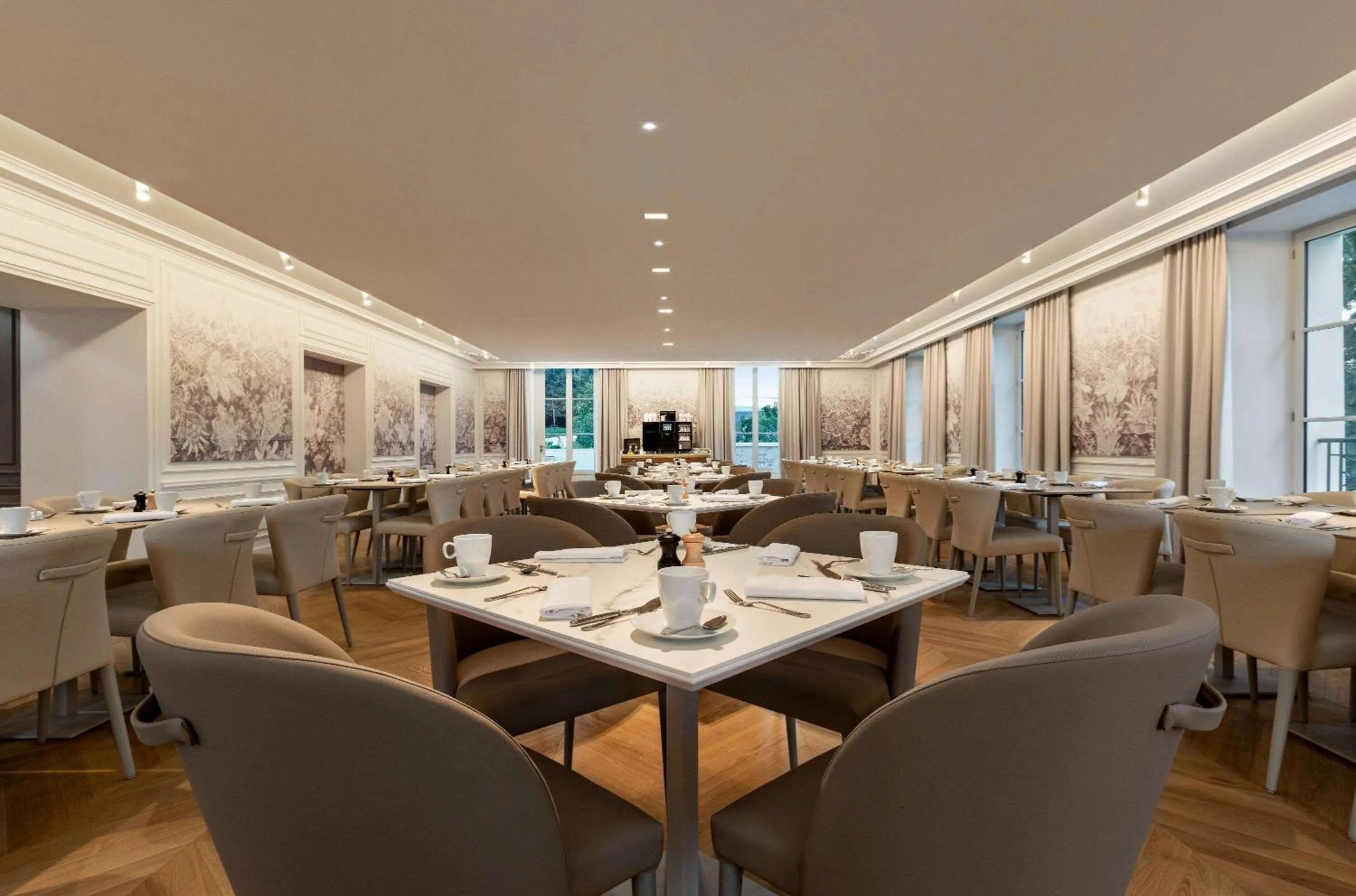 Restaurant/places to eat in Dolce by Wyndham Versailles - Domaine du Montcel