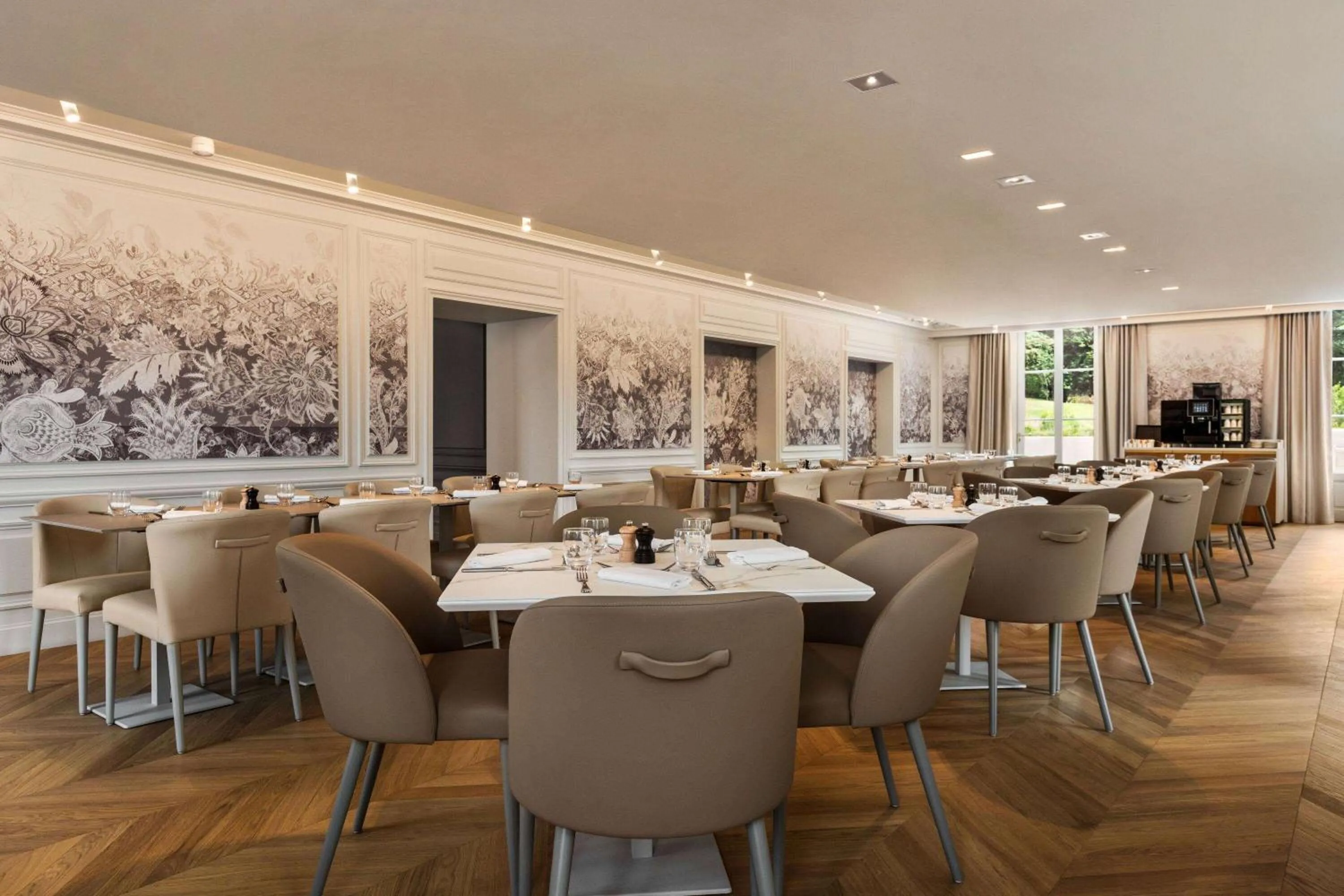 Restaurant/places to eat in Dolce by Wyndham Versailles - Domaine du Montcel