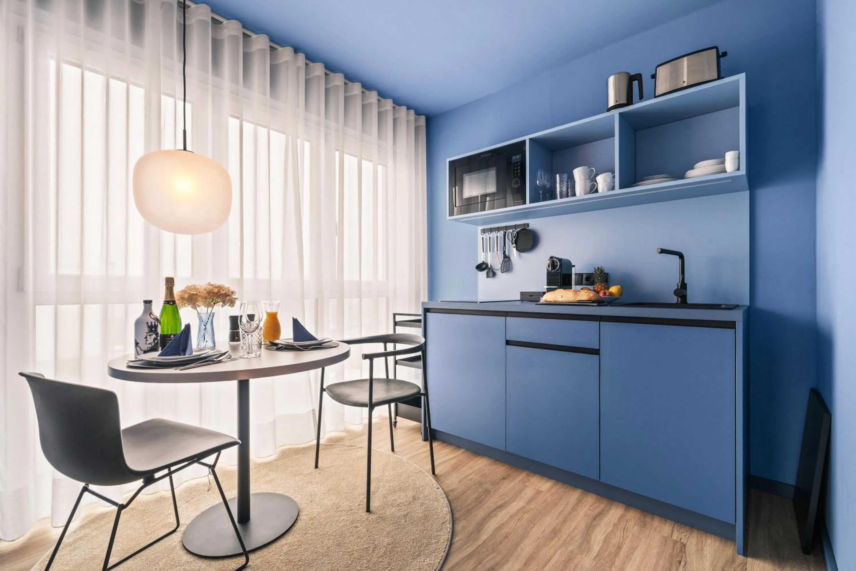 Kitchen or kitchenette in Motel42-Temporary Living