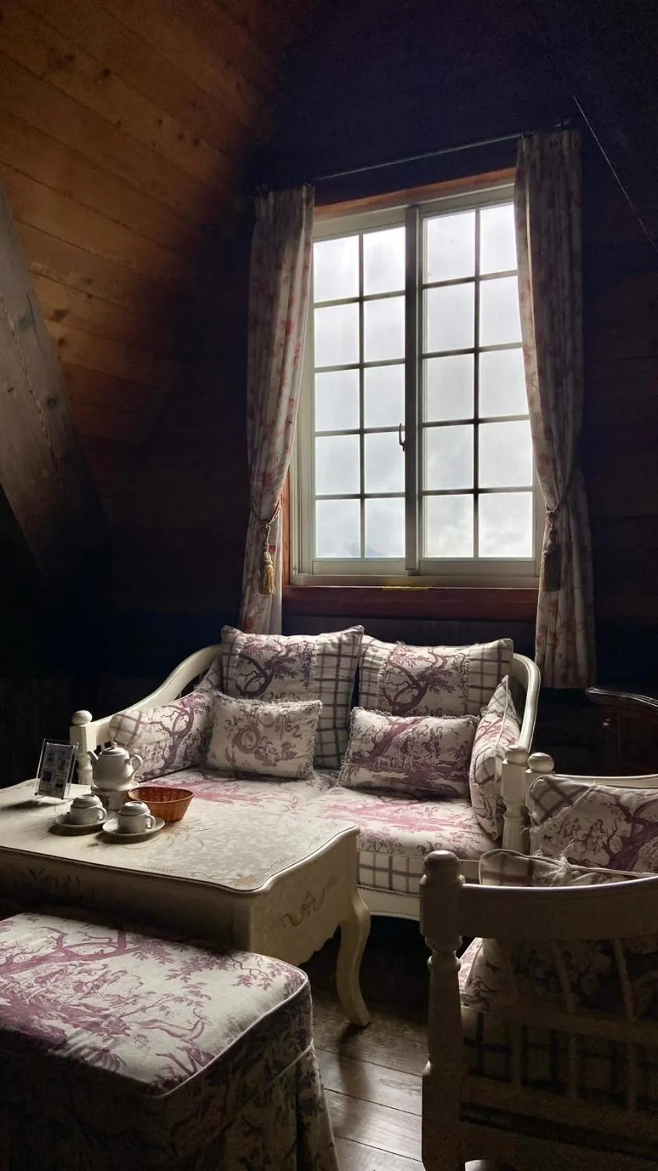 Living room, Bed in 日初雲來民宿