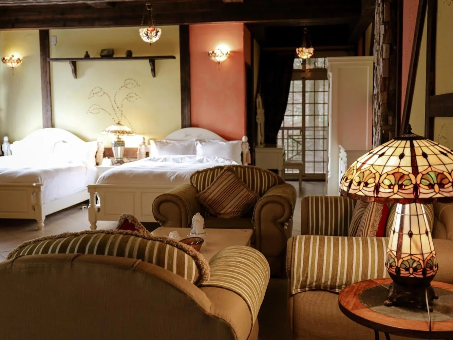 Living room, Bed in 日初雲來民宿