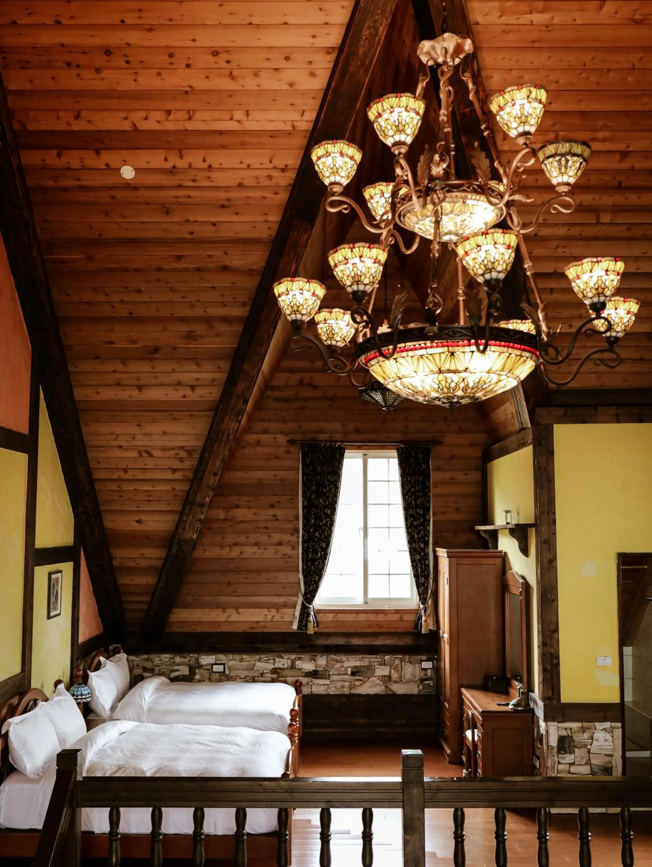 Decorative detail, Bed in 日初雲來民宿